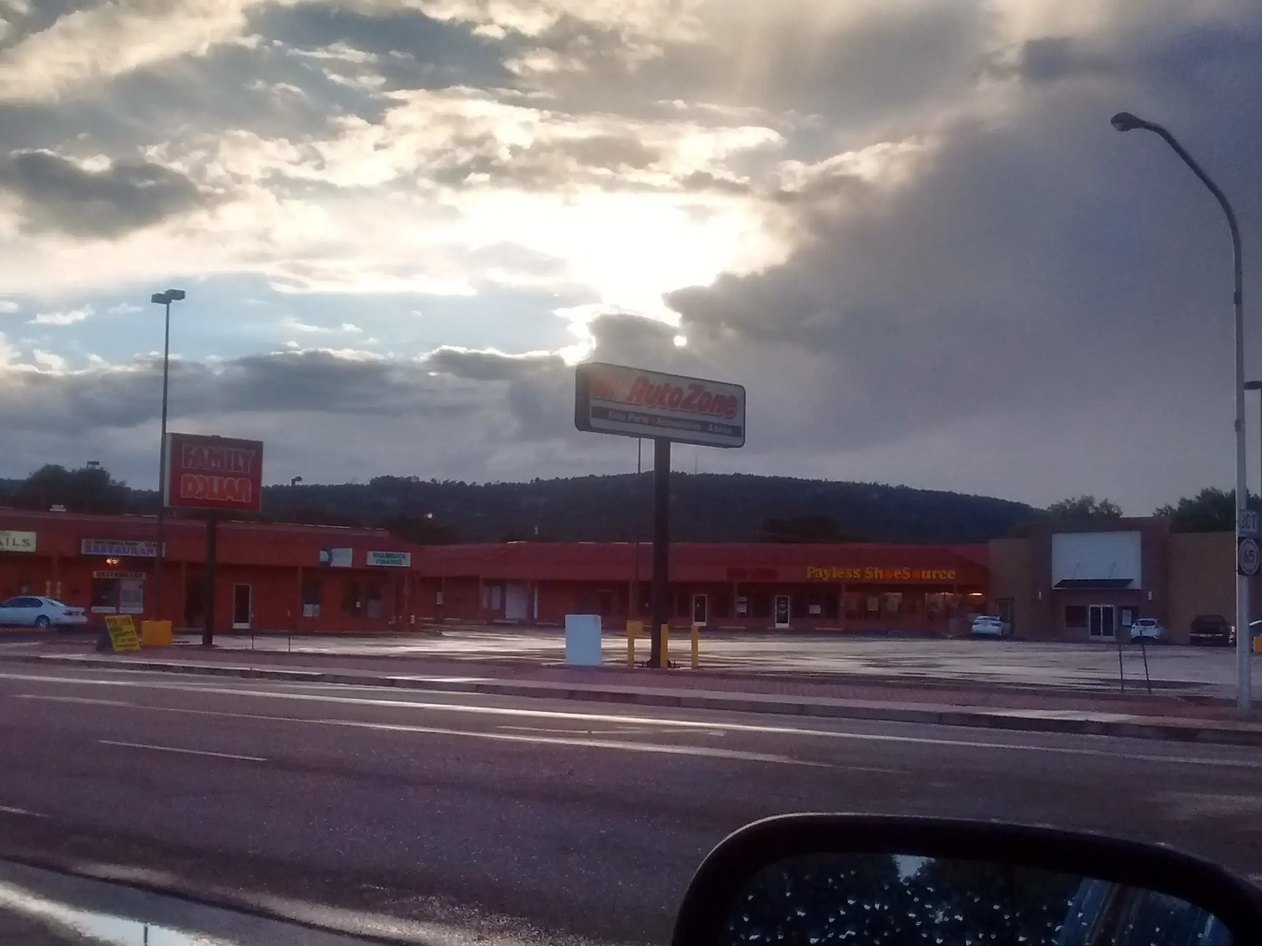 Mills Plaza Laundromat - Image 10