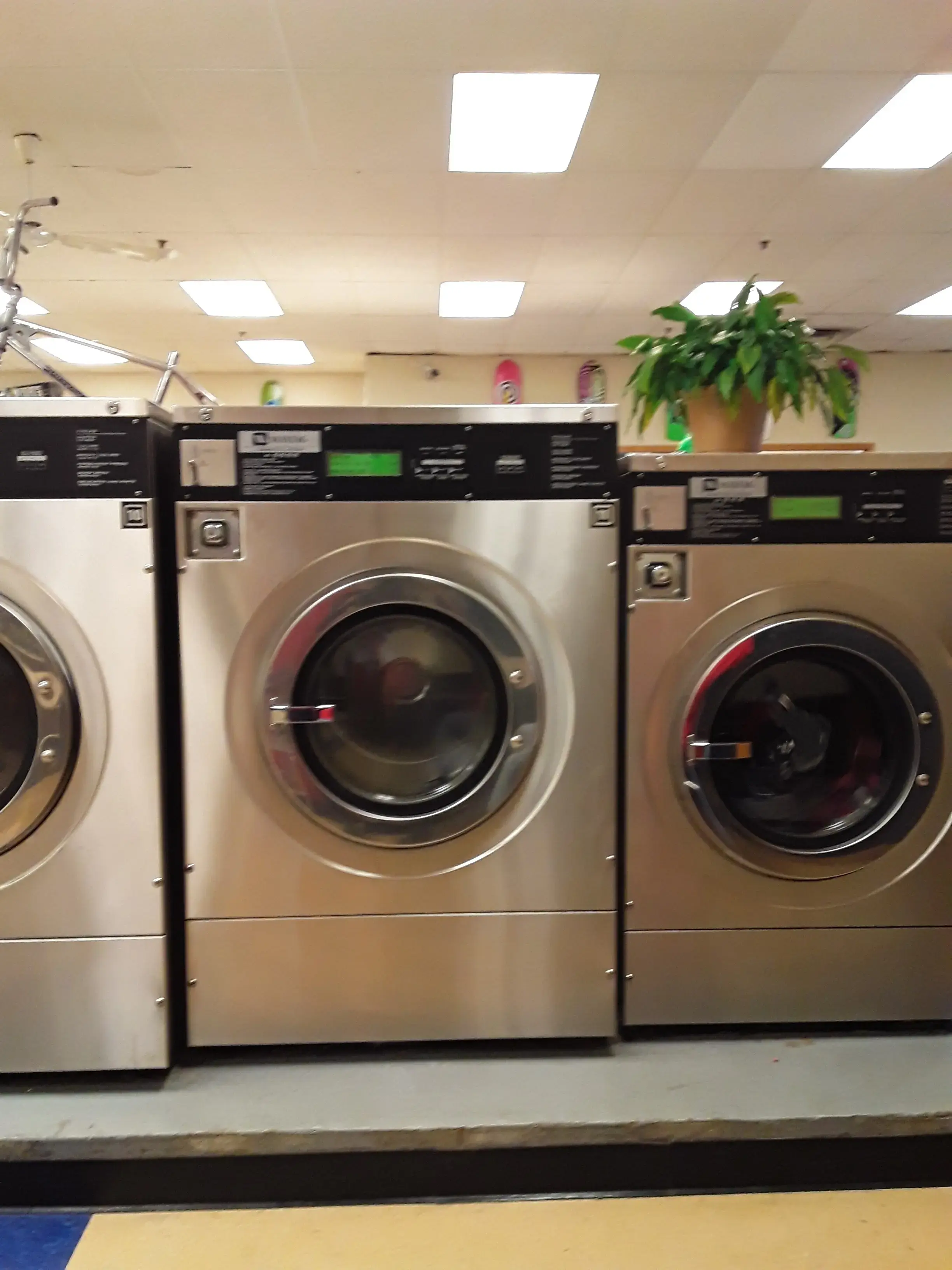Milwaukee Laundry - Image 19