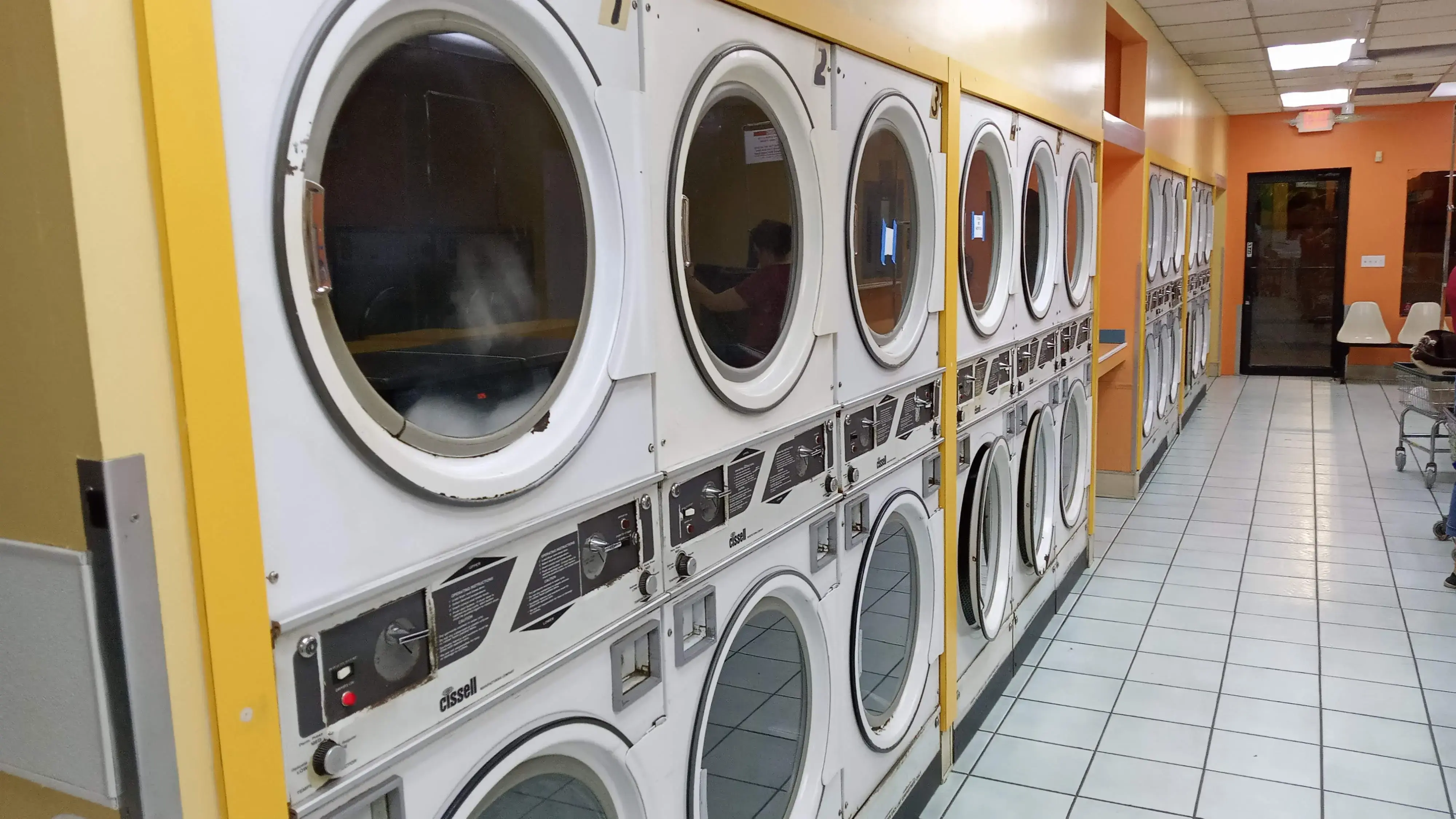 Mima's Coin Laundry - Image 6
