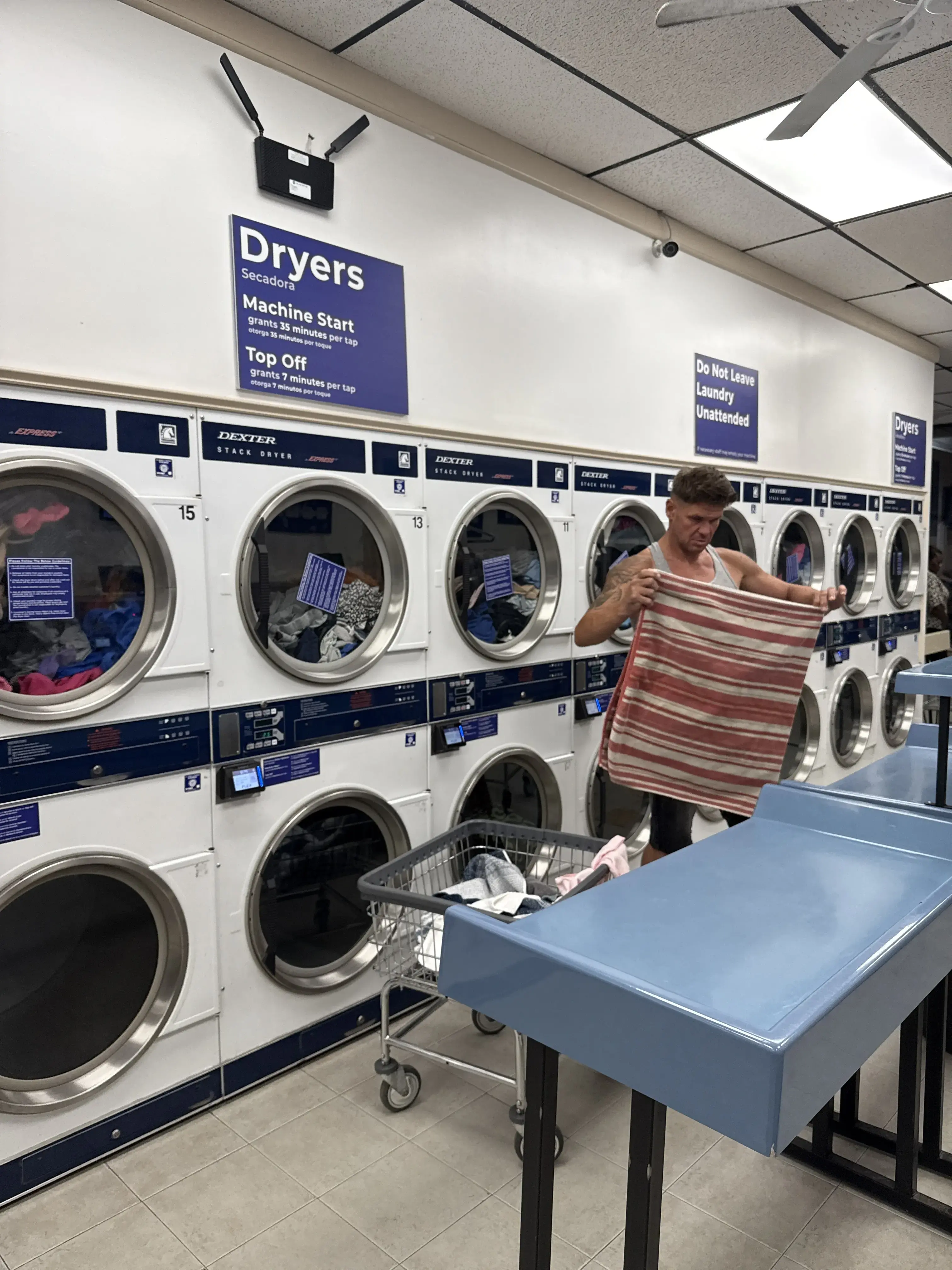 Mini Mall Laundromat thumbnail 16