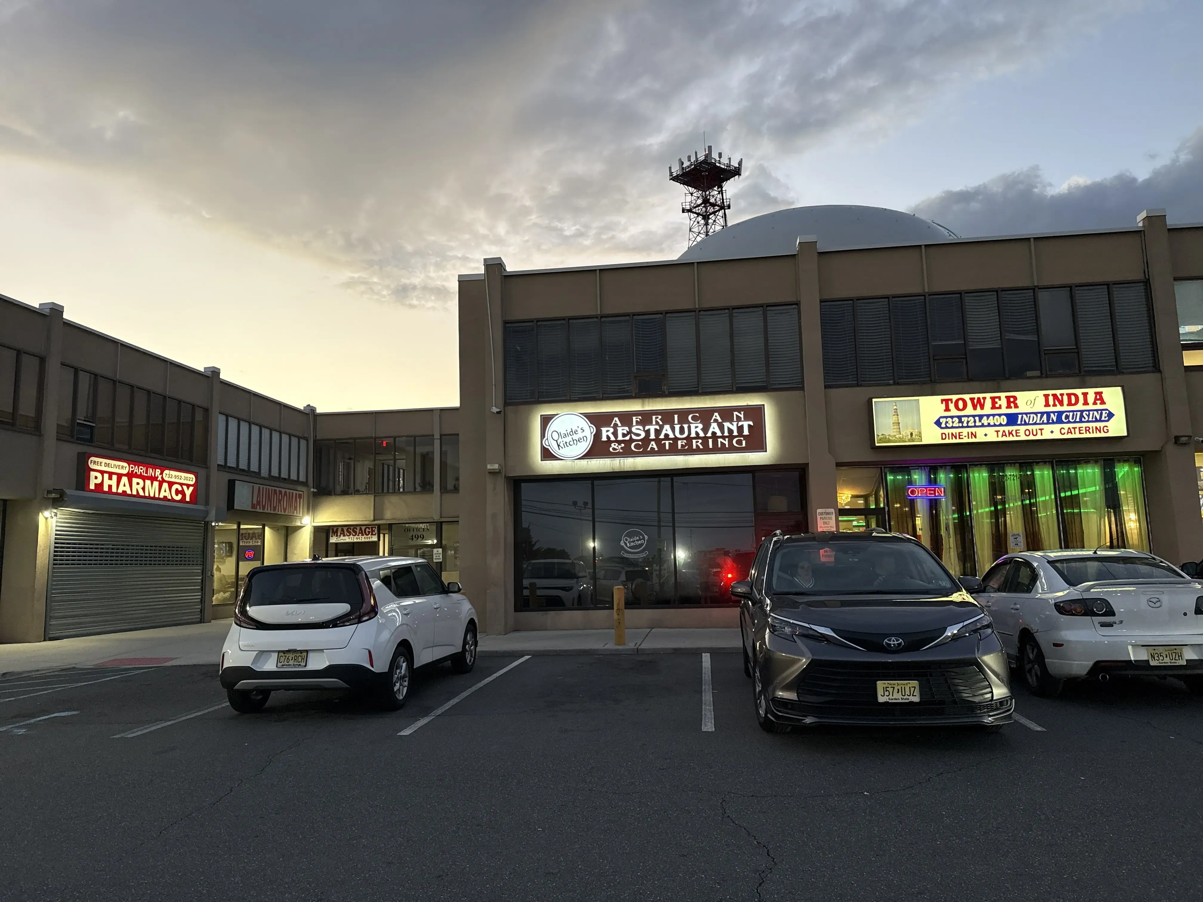 Mini Mall Laundromat thumbnail 3