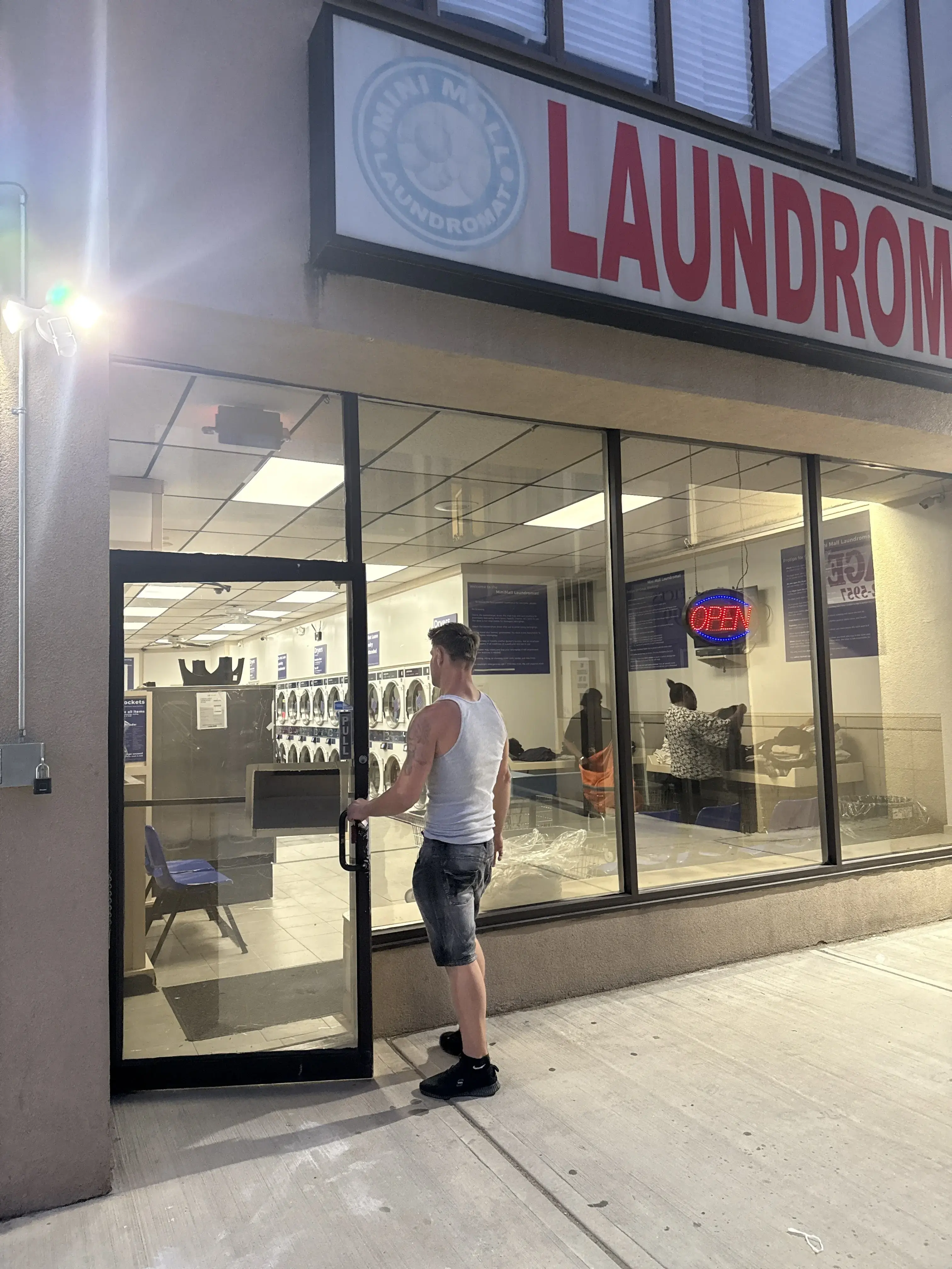 Mini Mall Laundromat - Image 8