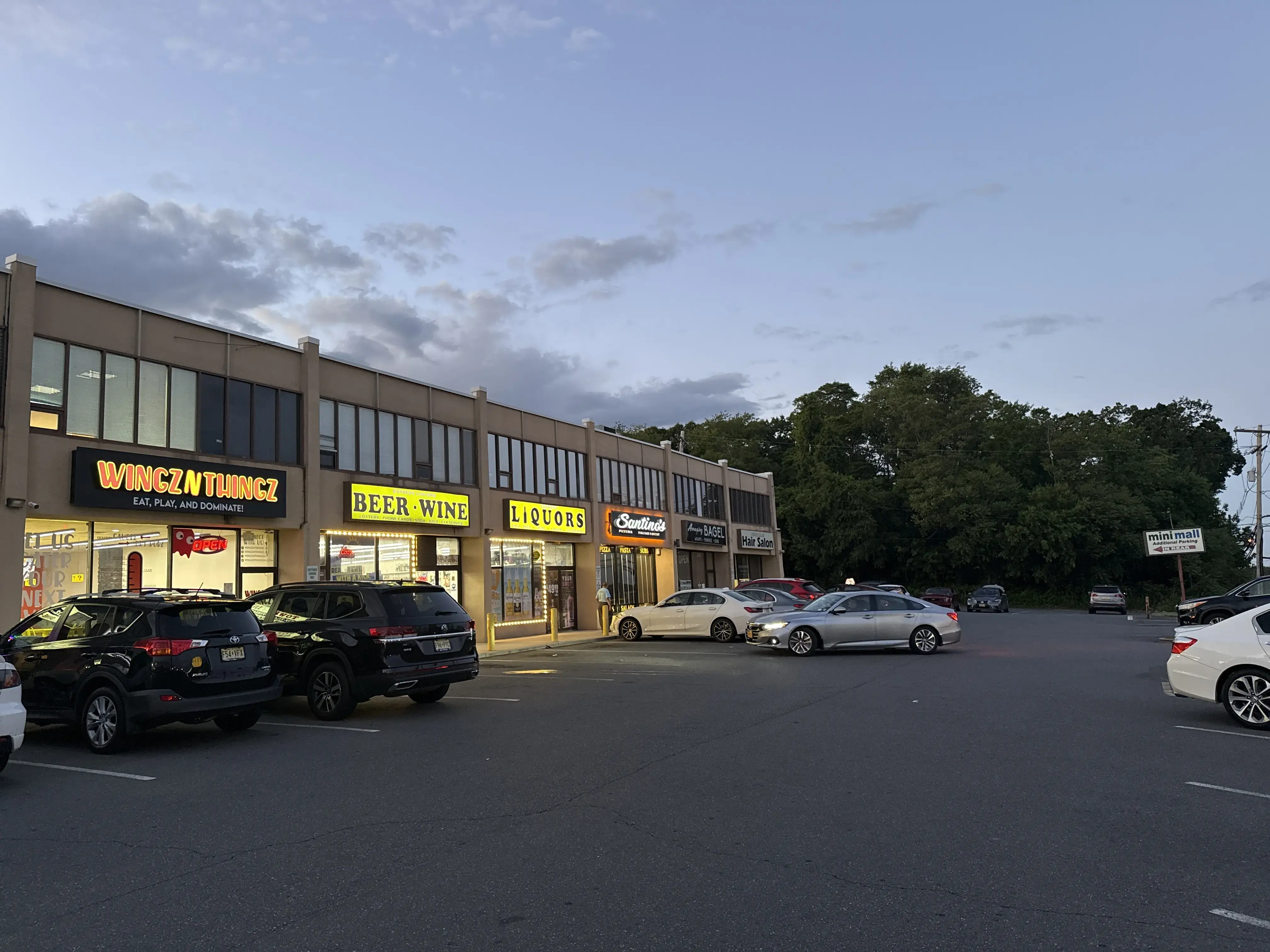 Mini Mall Laundromat - Image 2