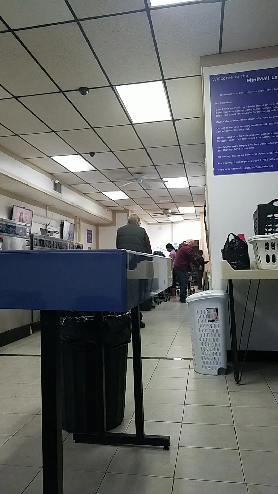 Mini Mall Laundromat thumbnail 12