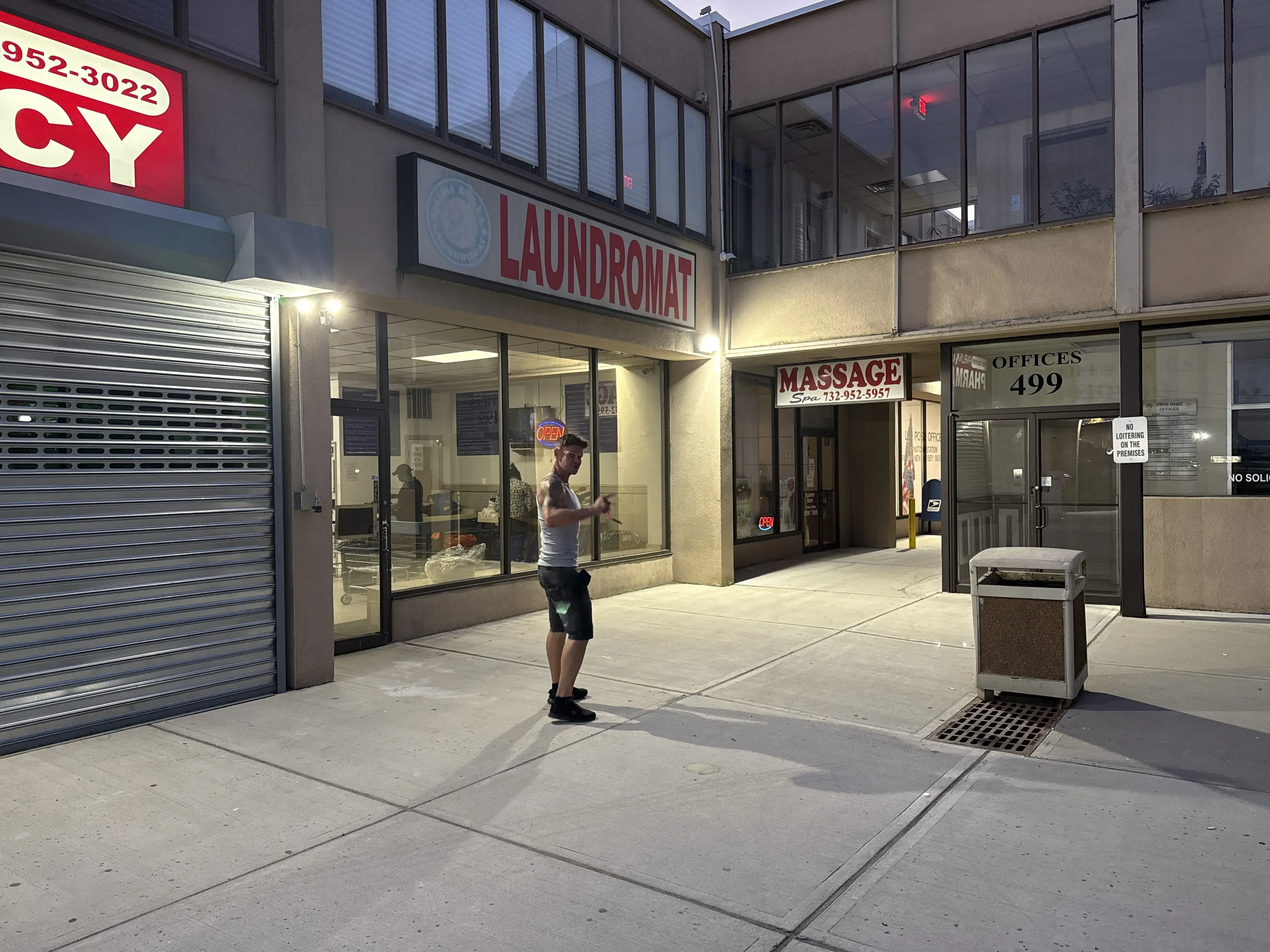 Mini Mall Laundromat - Image 15