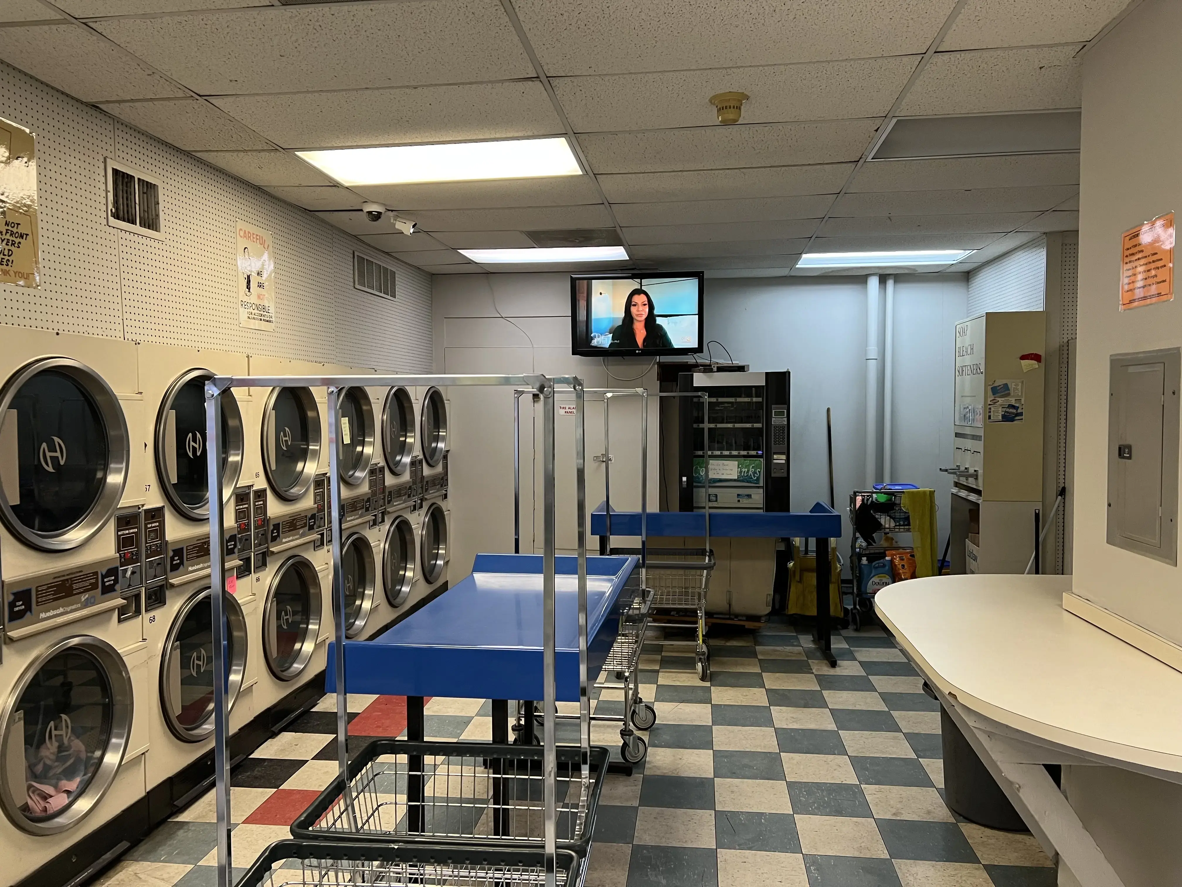 Mini Mall Laundromat - Image 8