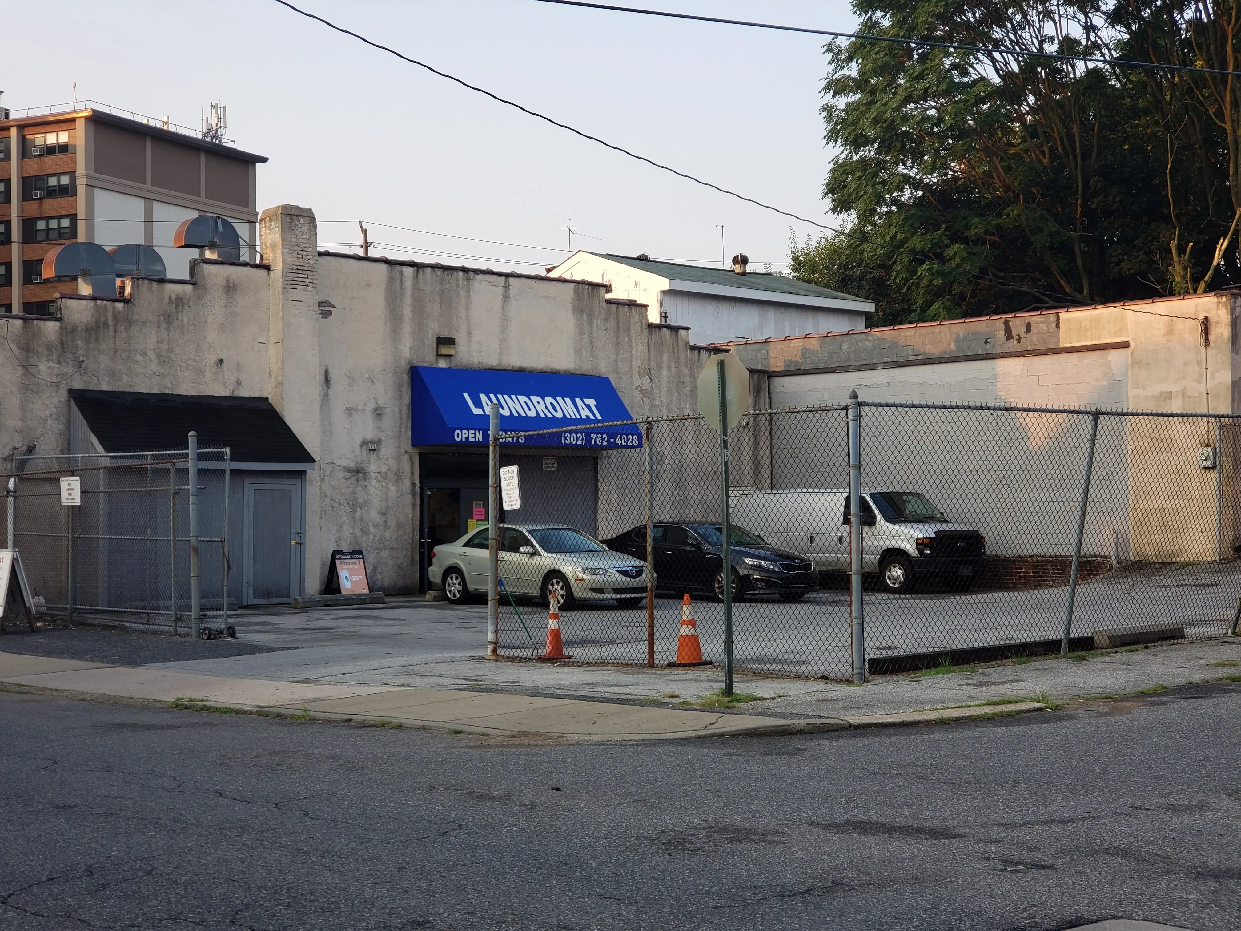 Mini Mall Laundromat thumbnail 6