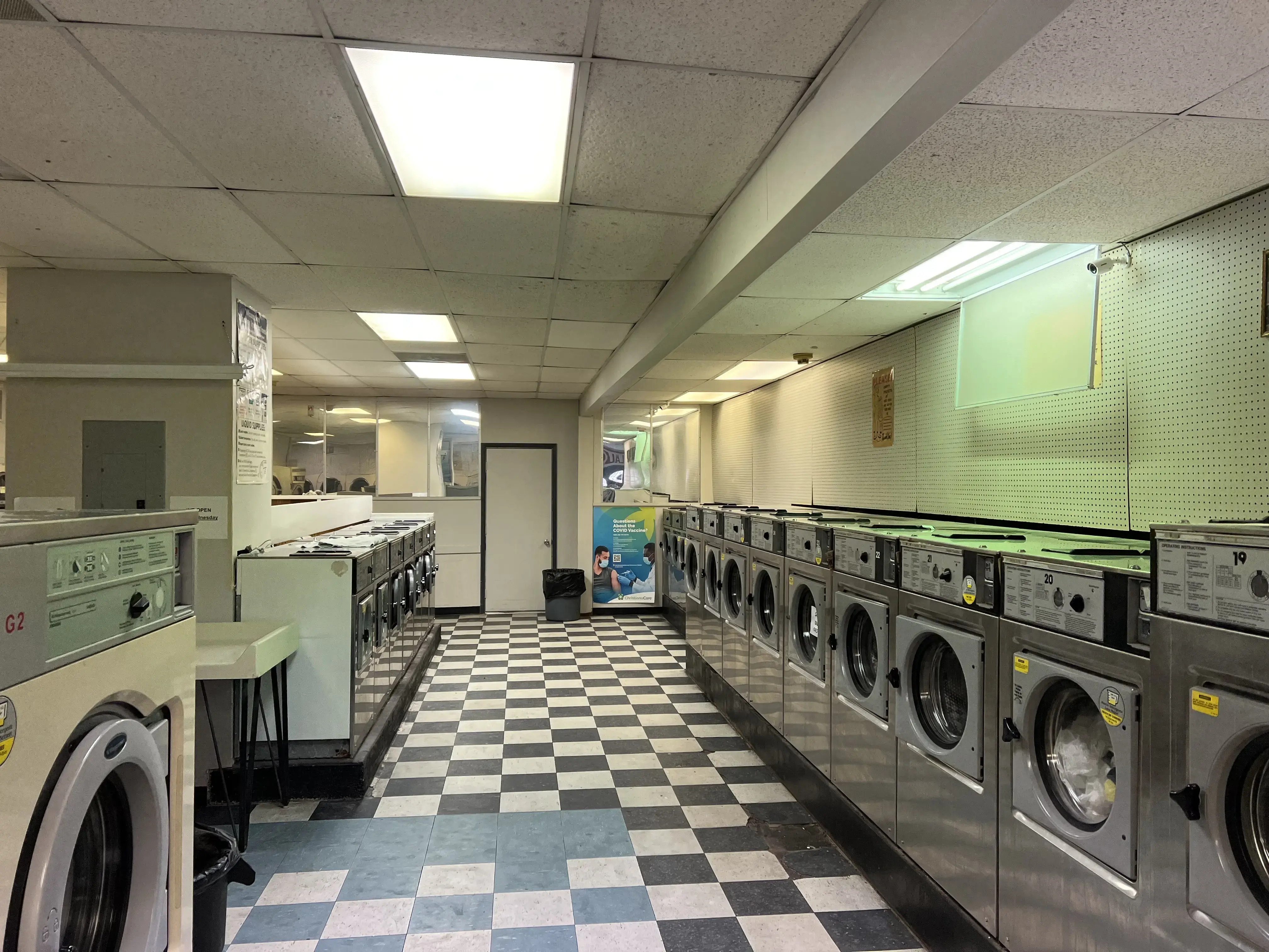 Mini Mall Laundromat location