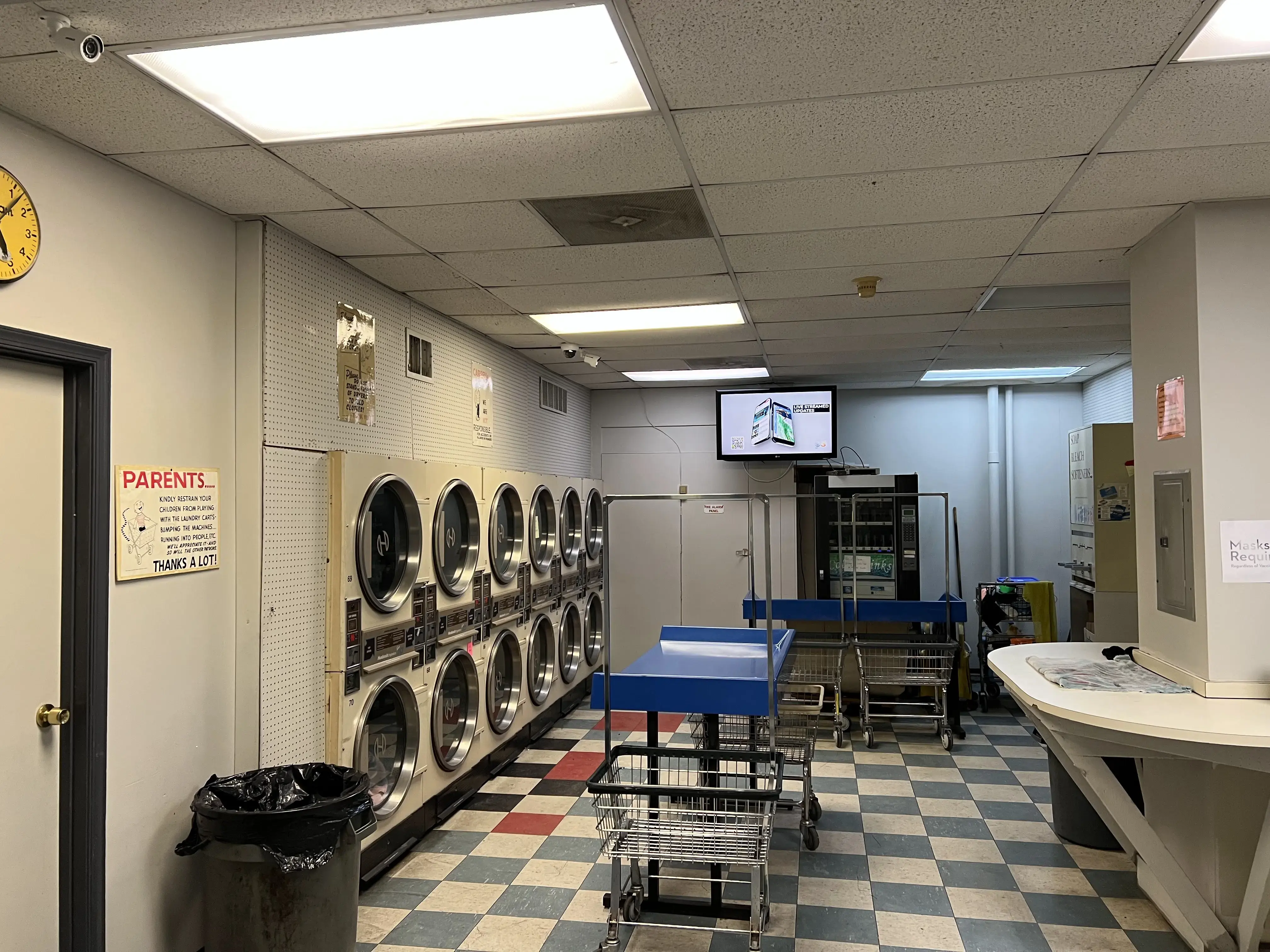 Mini Mall Laundromat thumbnail 12