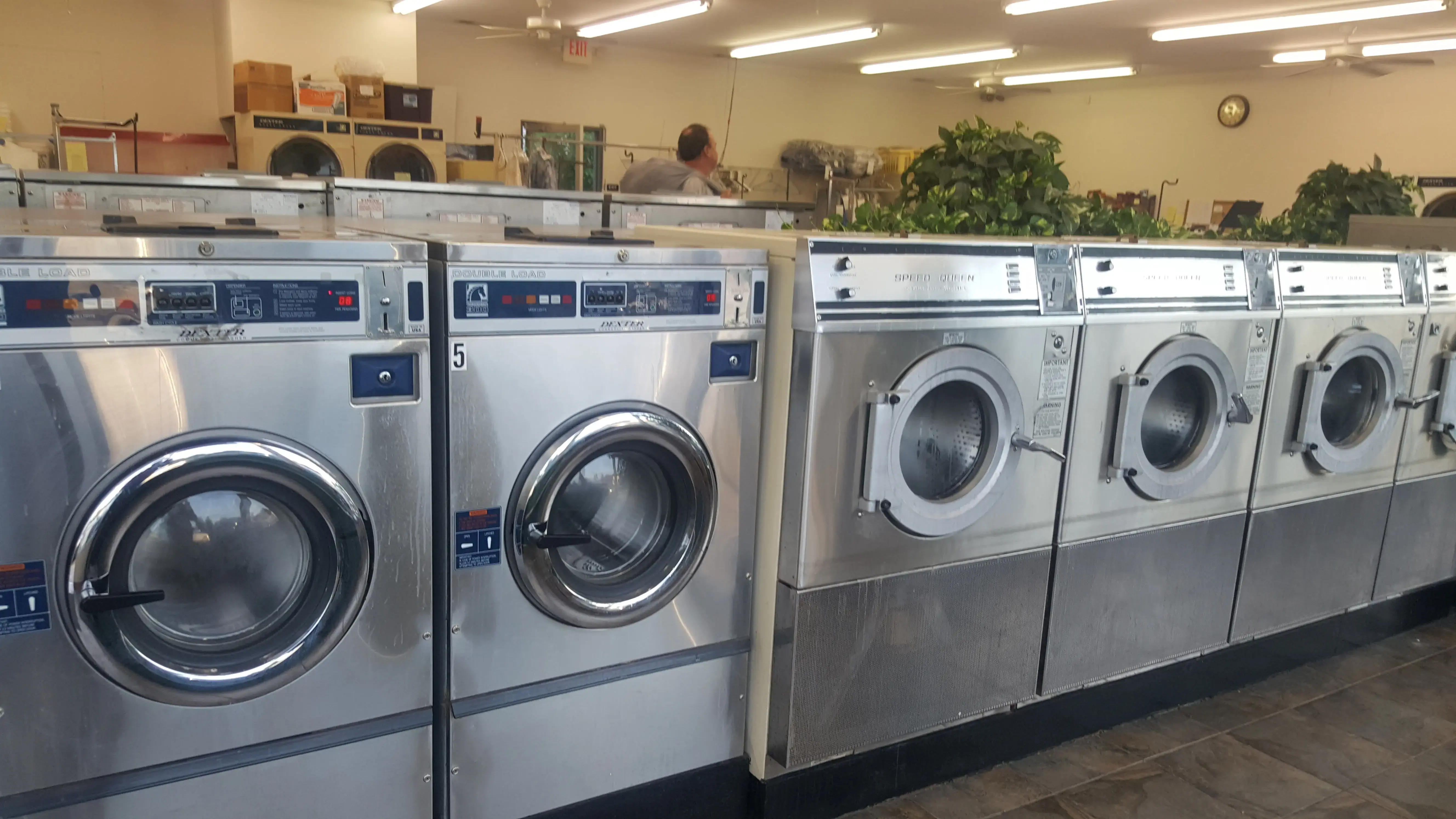 Miracle Mile Laundromat 🥋 thumbnail 12