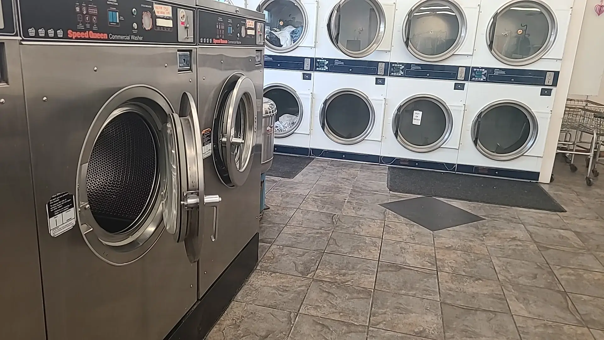 Miracle Mile Laundromat 🥋 location