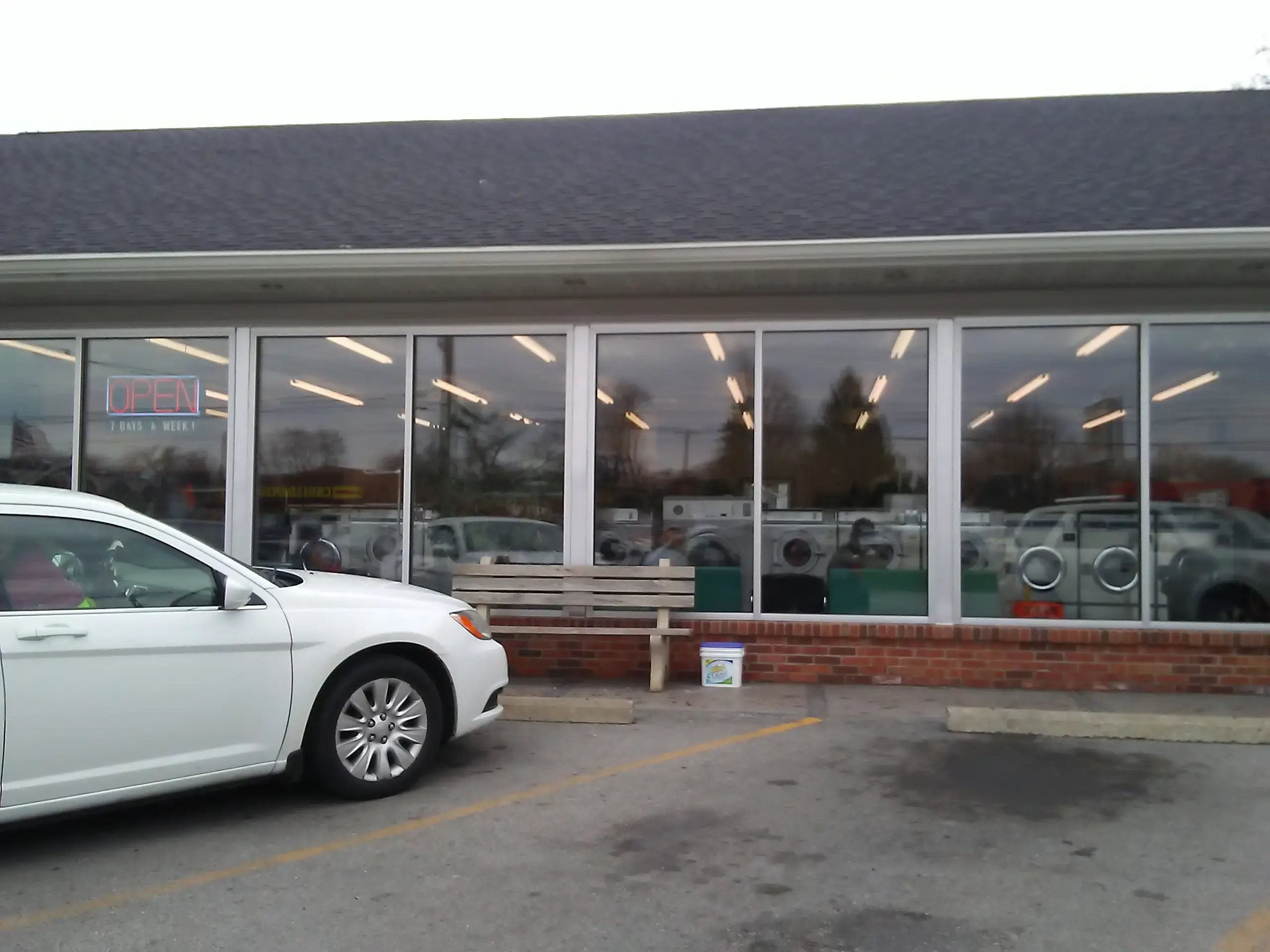 Miracle Mile Laundromat 🥋 thumbnail 2