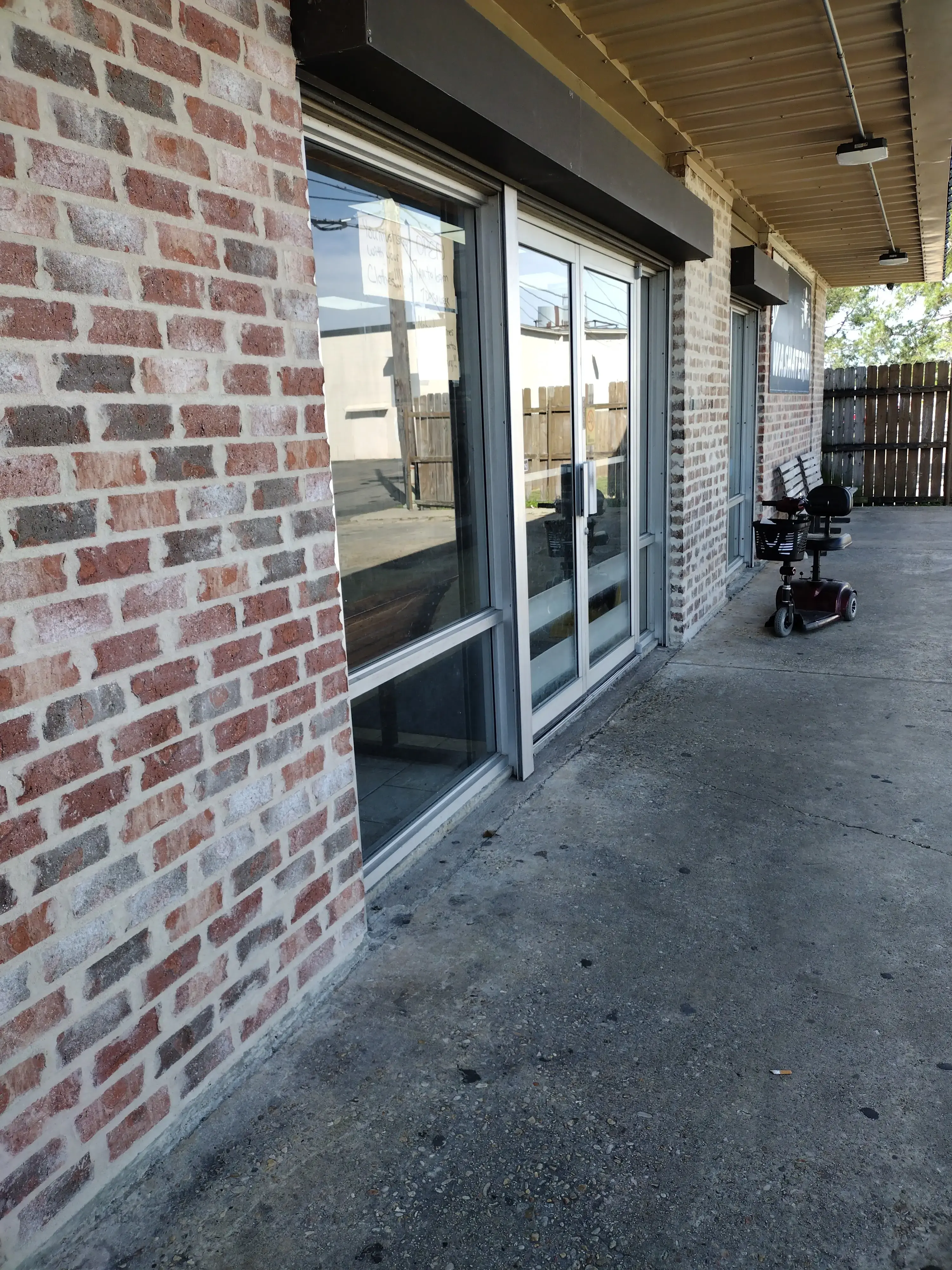 Mire's Laundromat thumbnail 11