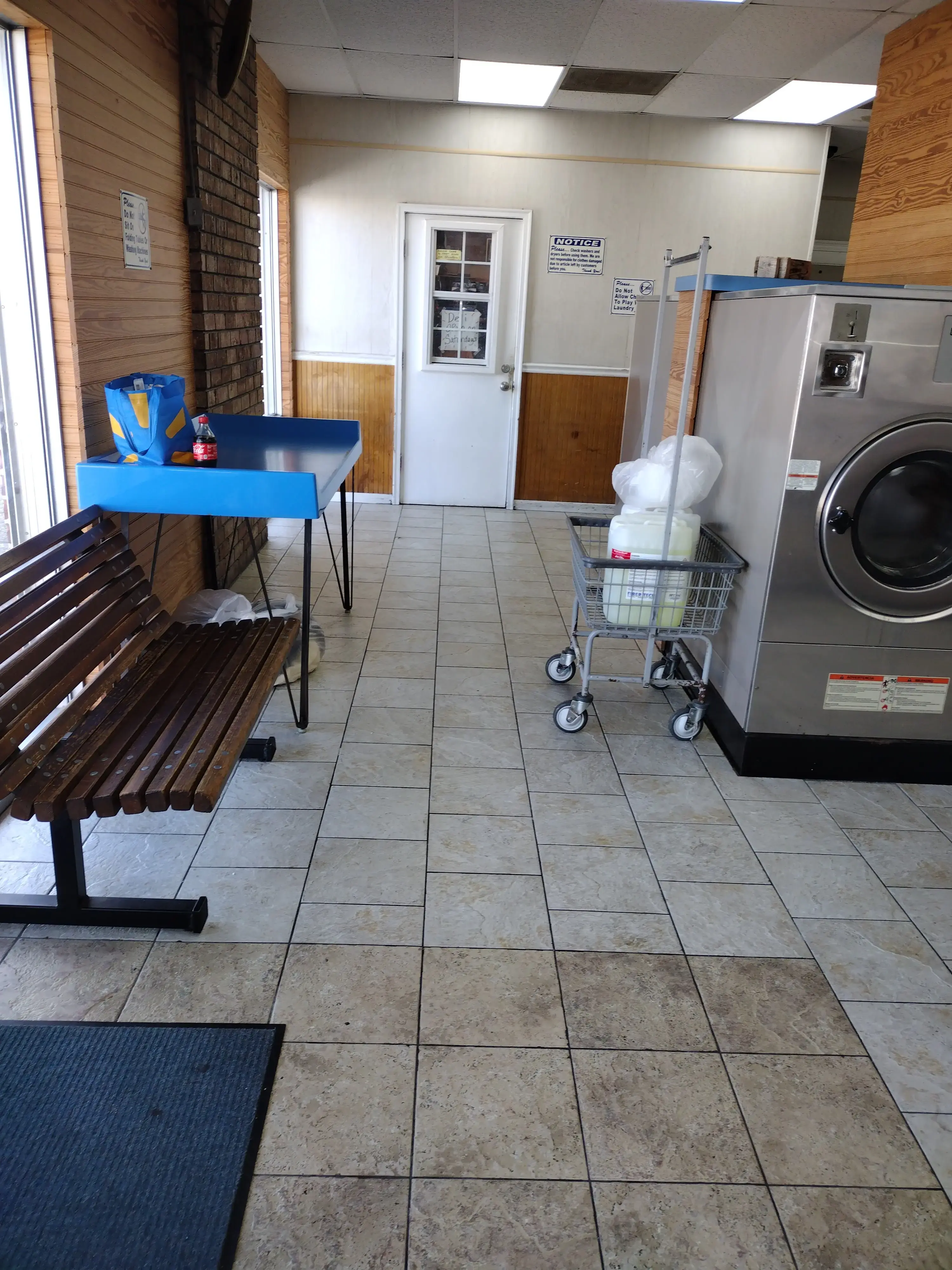 Mire's Laundromat - Image 8