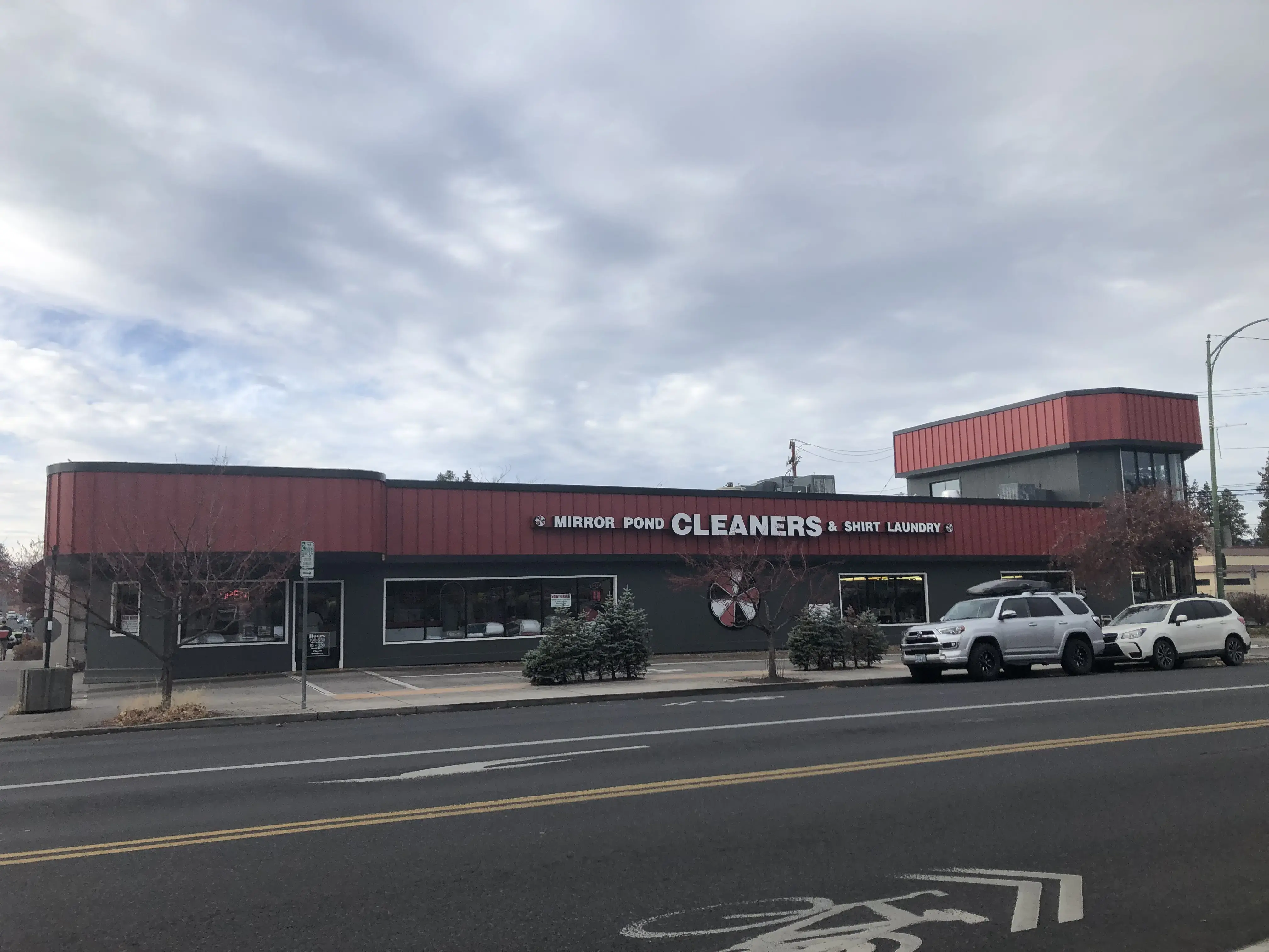 Mirror Pond Cleaners & Shirt Laundry - Image 2