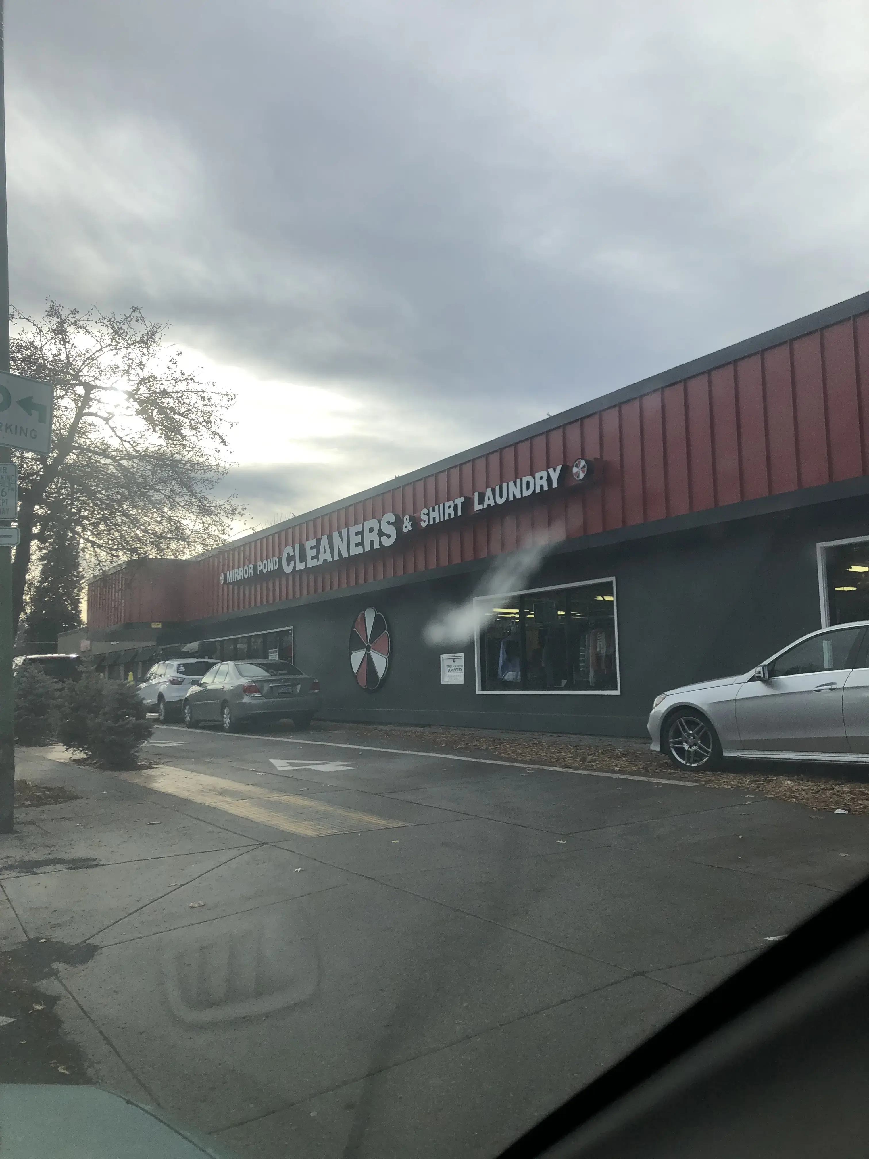 Mirror Pond Cleaners & Shirt Laundry - Image 13
