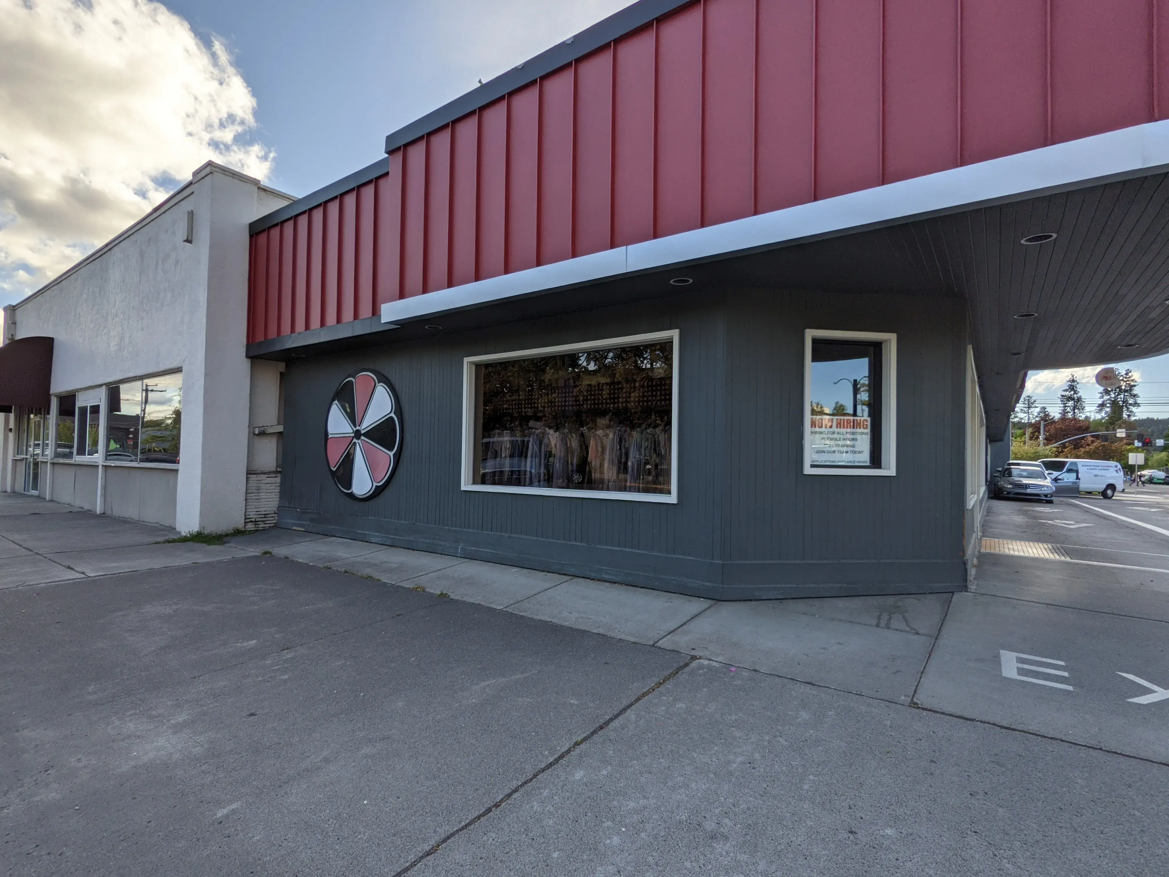 Mirror Pond Cleaners & Shirt Laundry - Image 3