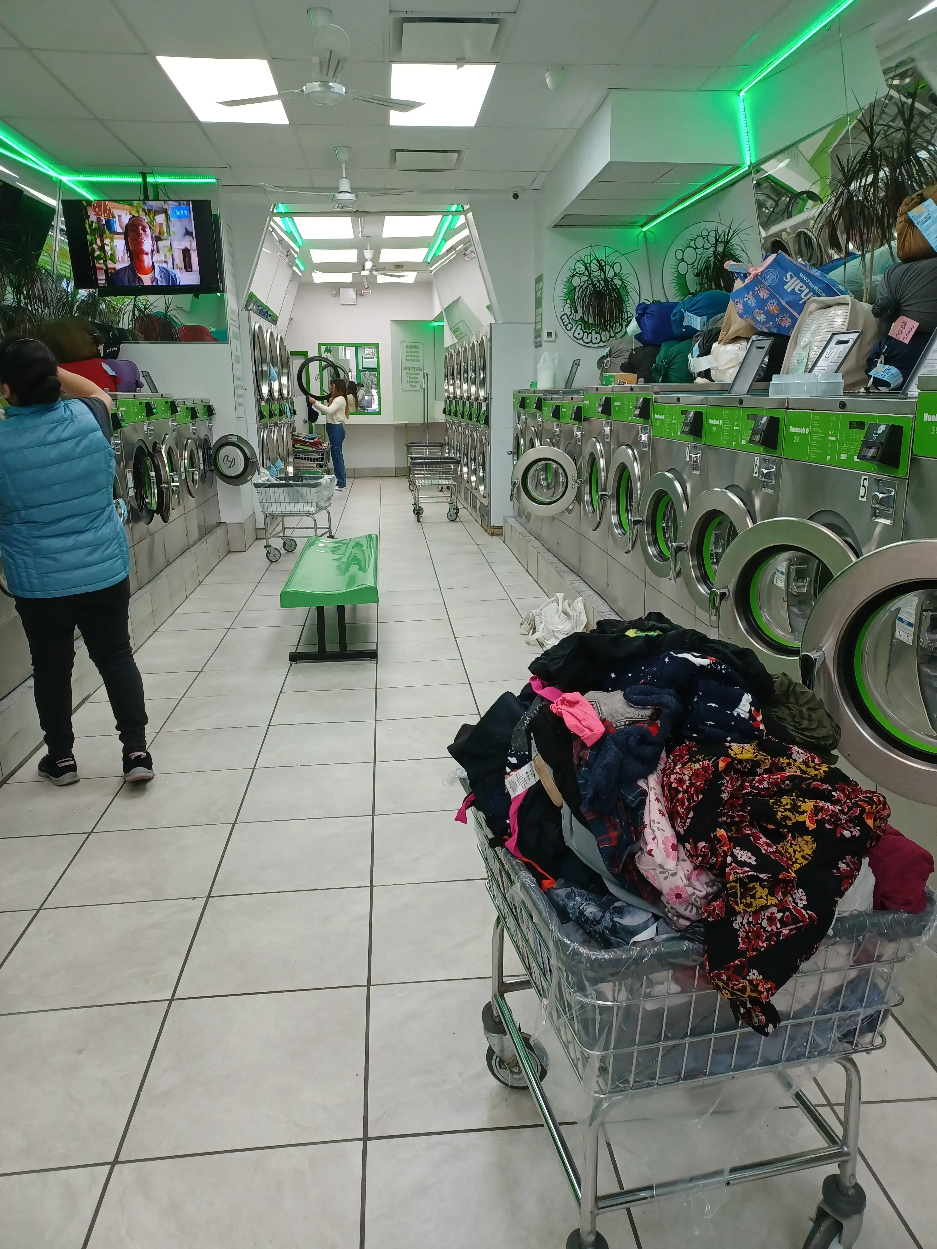 Miss Bubble Laundromat thumbnail 15