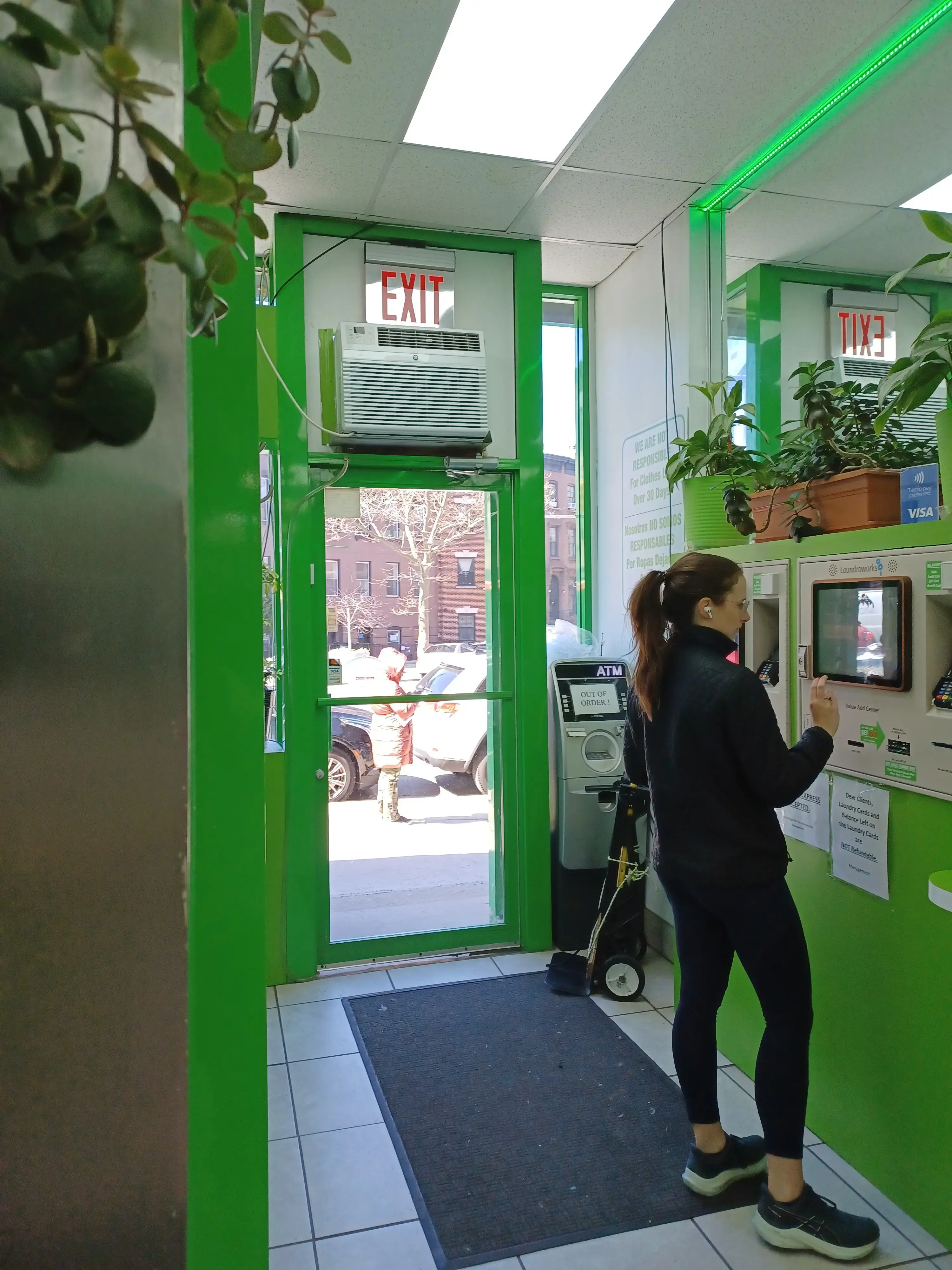 Miss Bubble Laundromat - Image 10