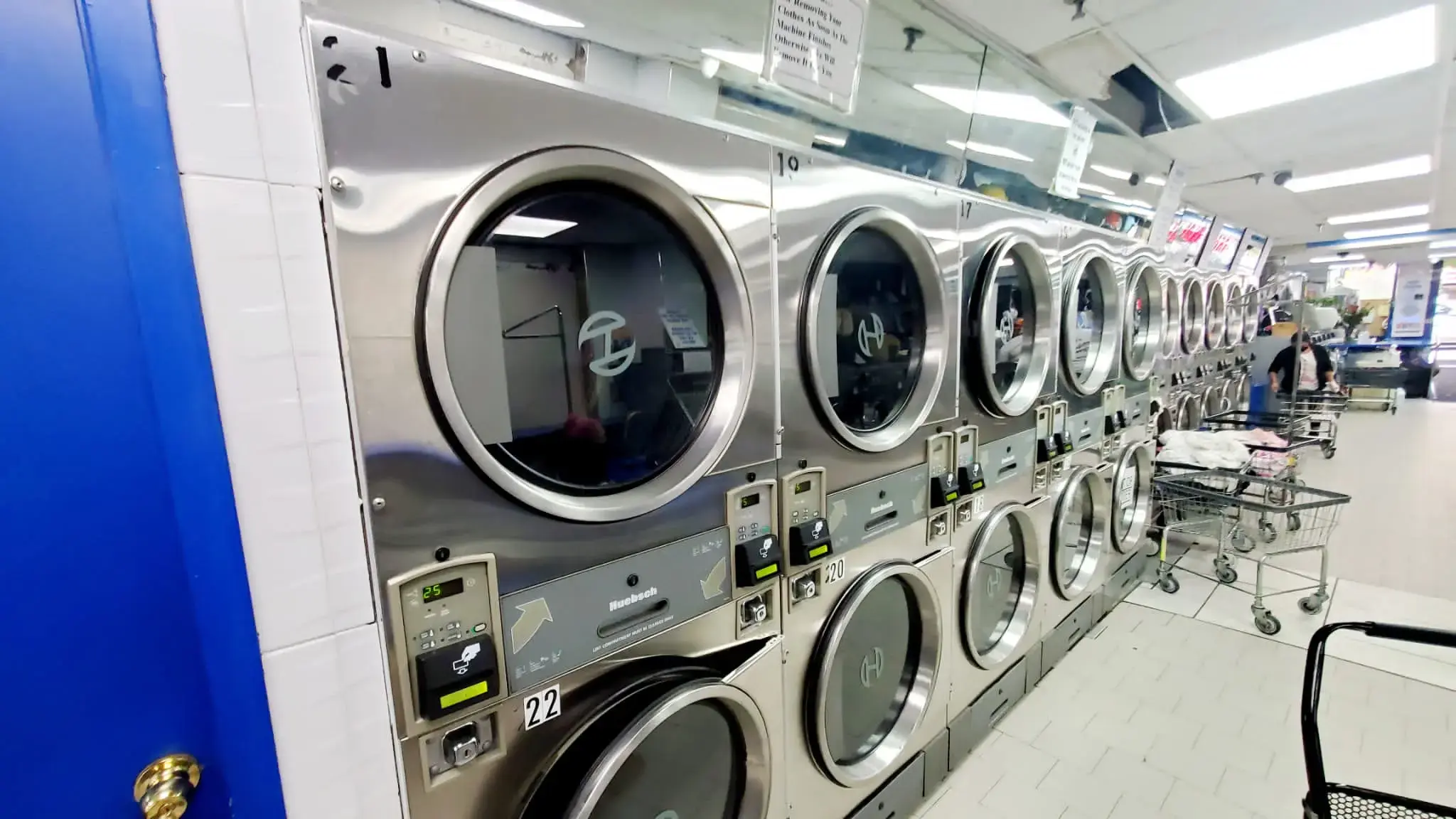 Miss Bubble Laundromat thumbnail 3