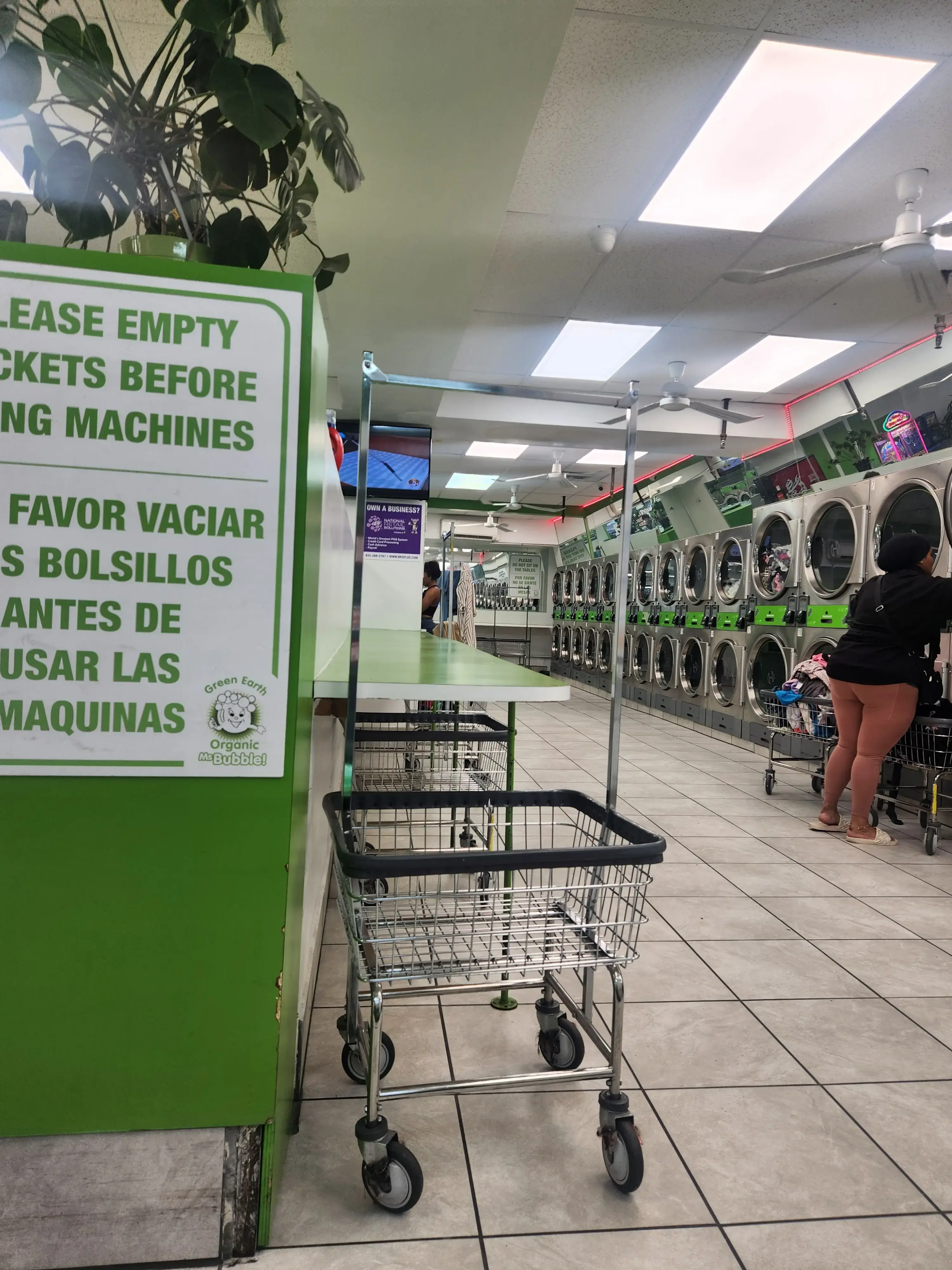 Miss Bubble Laundromat - Image 5