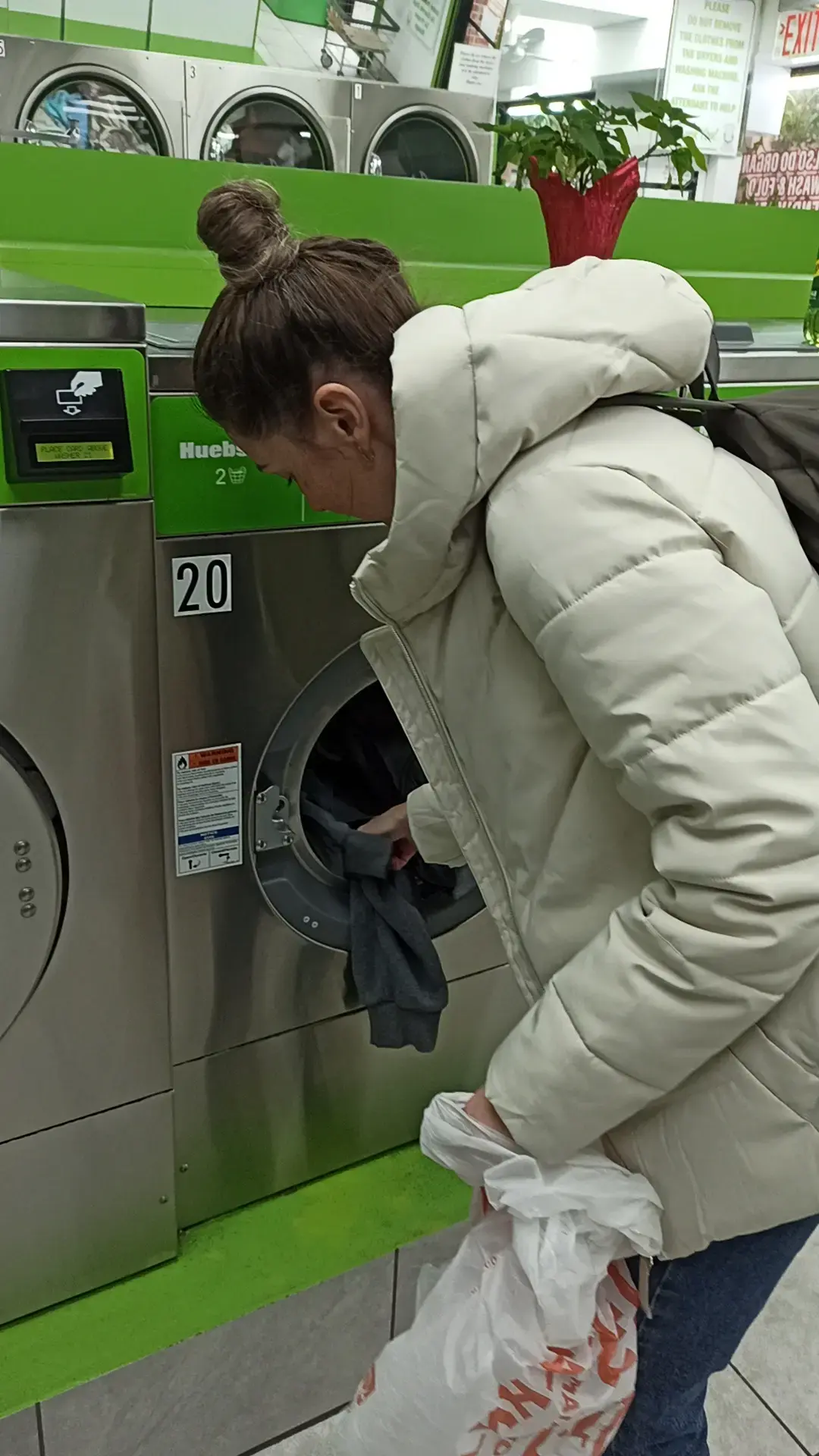 Miss Bubble Laundromat thumbnail 15