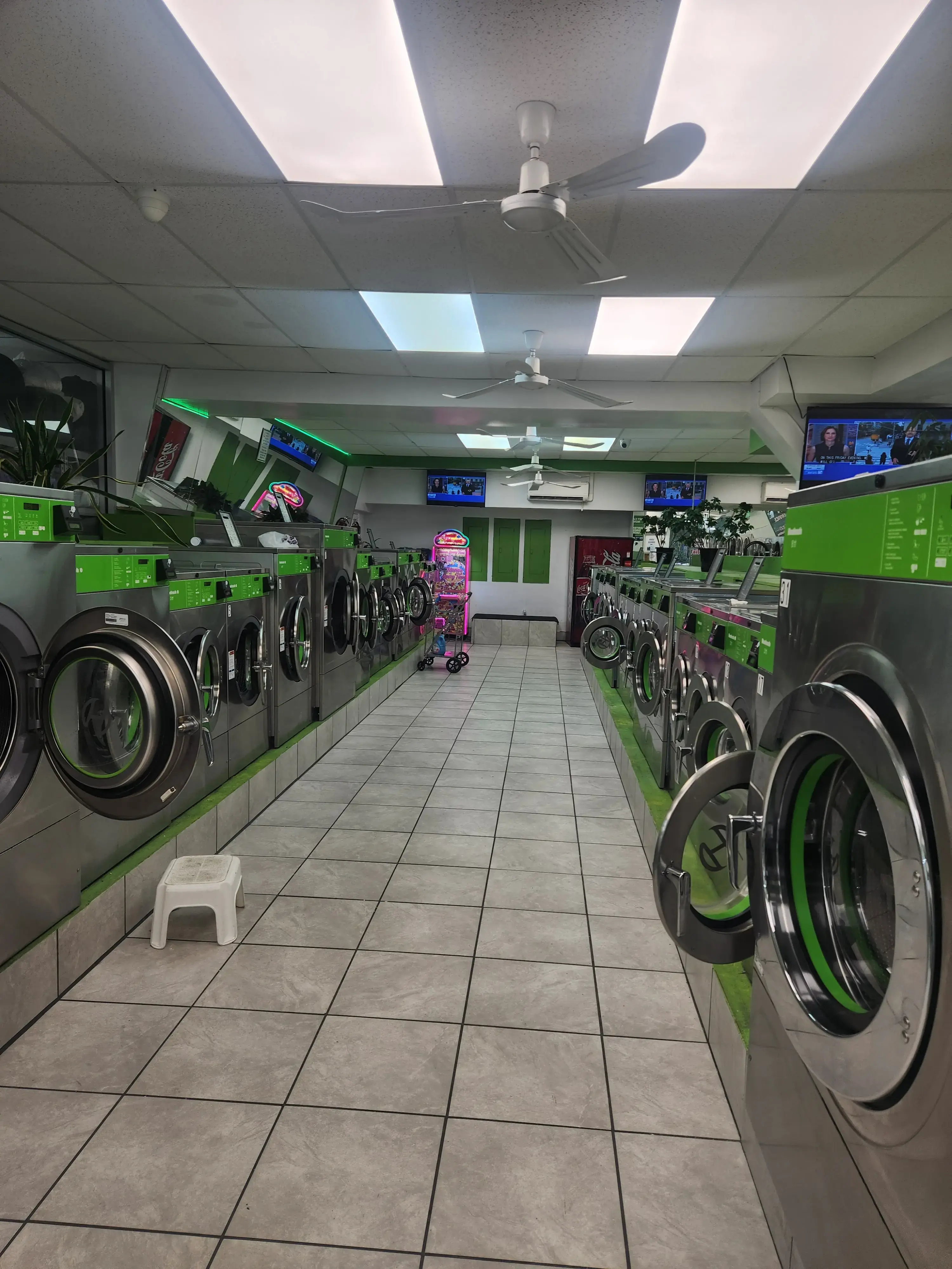 Miss Bubble Laundromat - Image 3