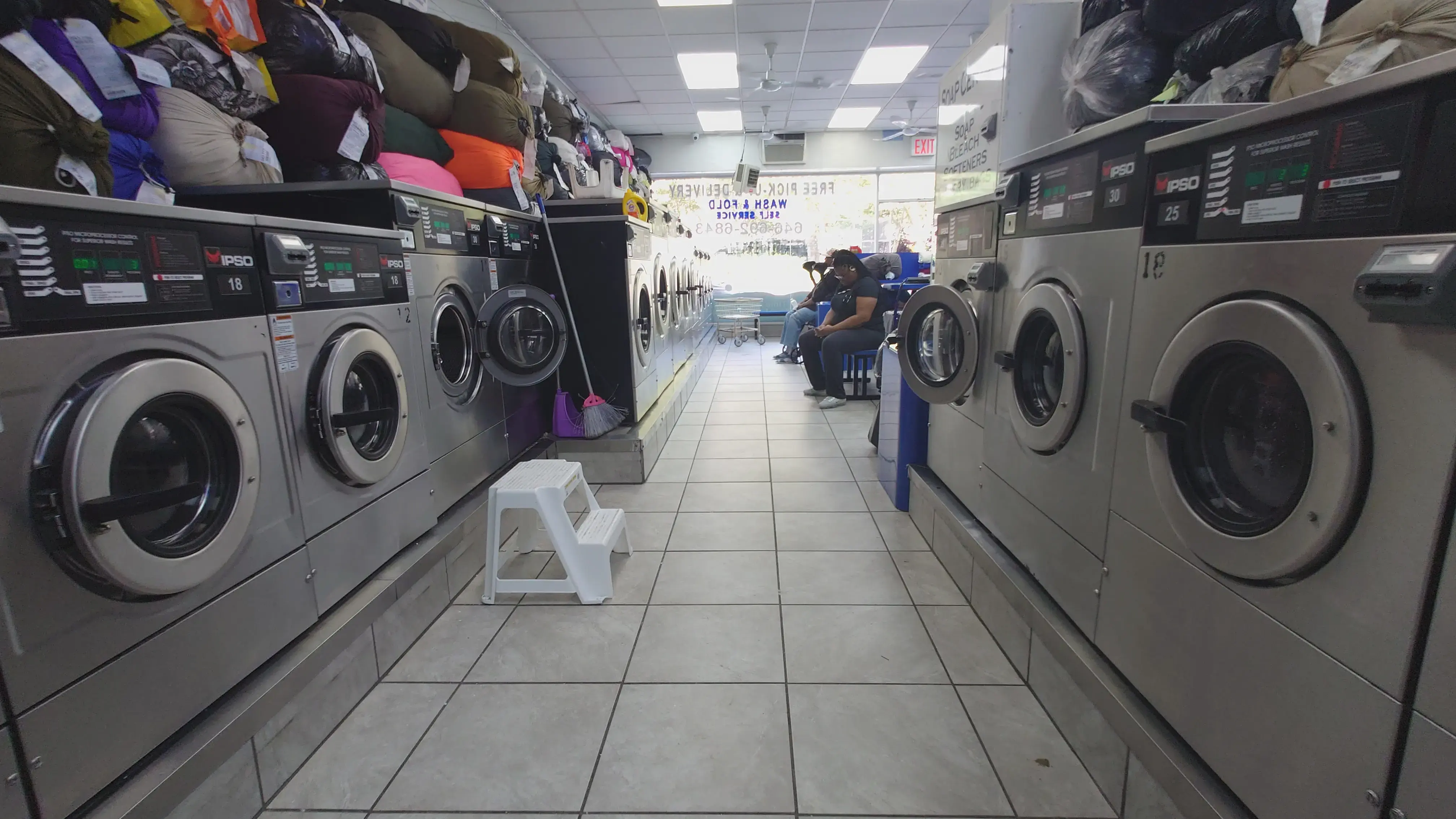 Miss Bubble Laundromat thumbnail 2
