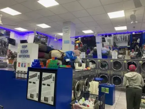 Miss Bubble Laundromat thumbnail 8