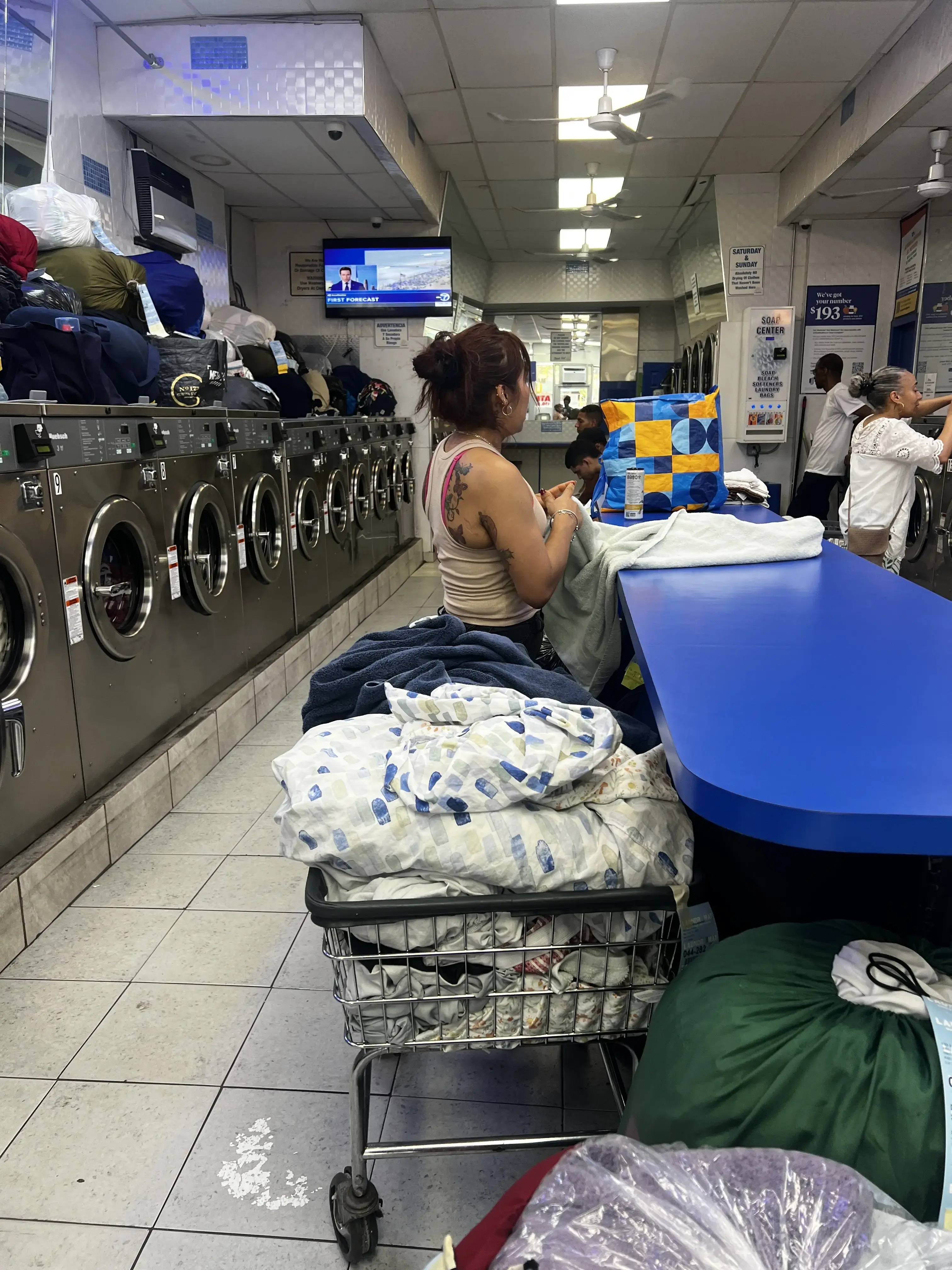 Miss Bubble Laundromat thumbnail 2