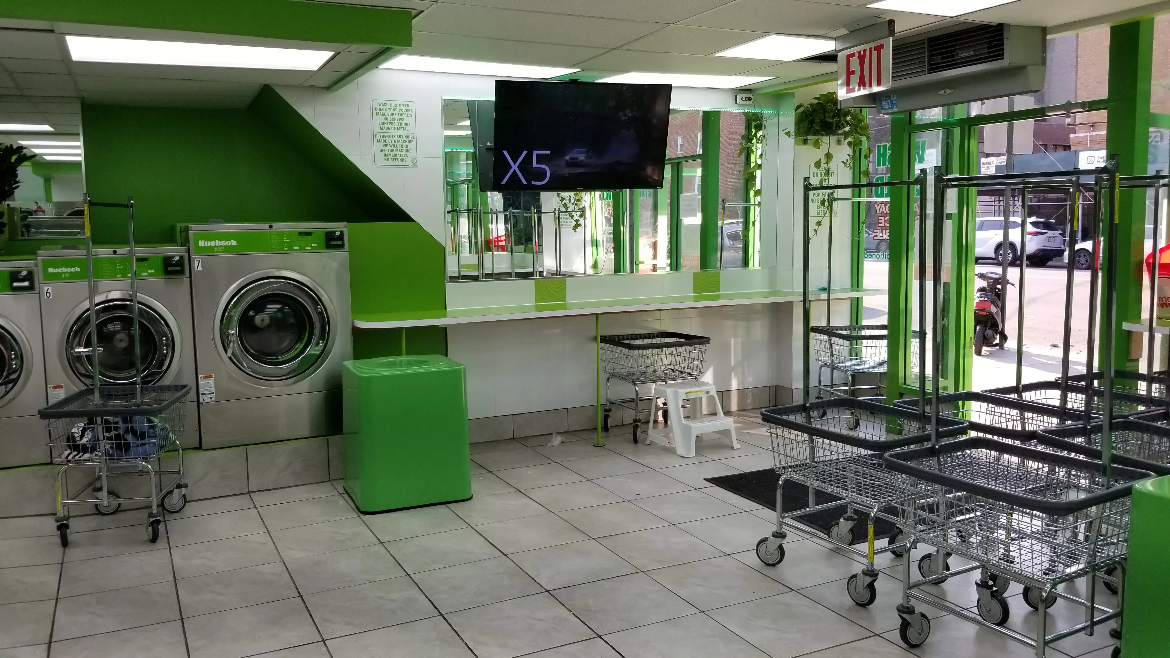 Miss Bubble Laundromat thumbnail 18