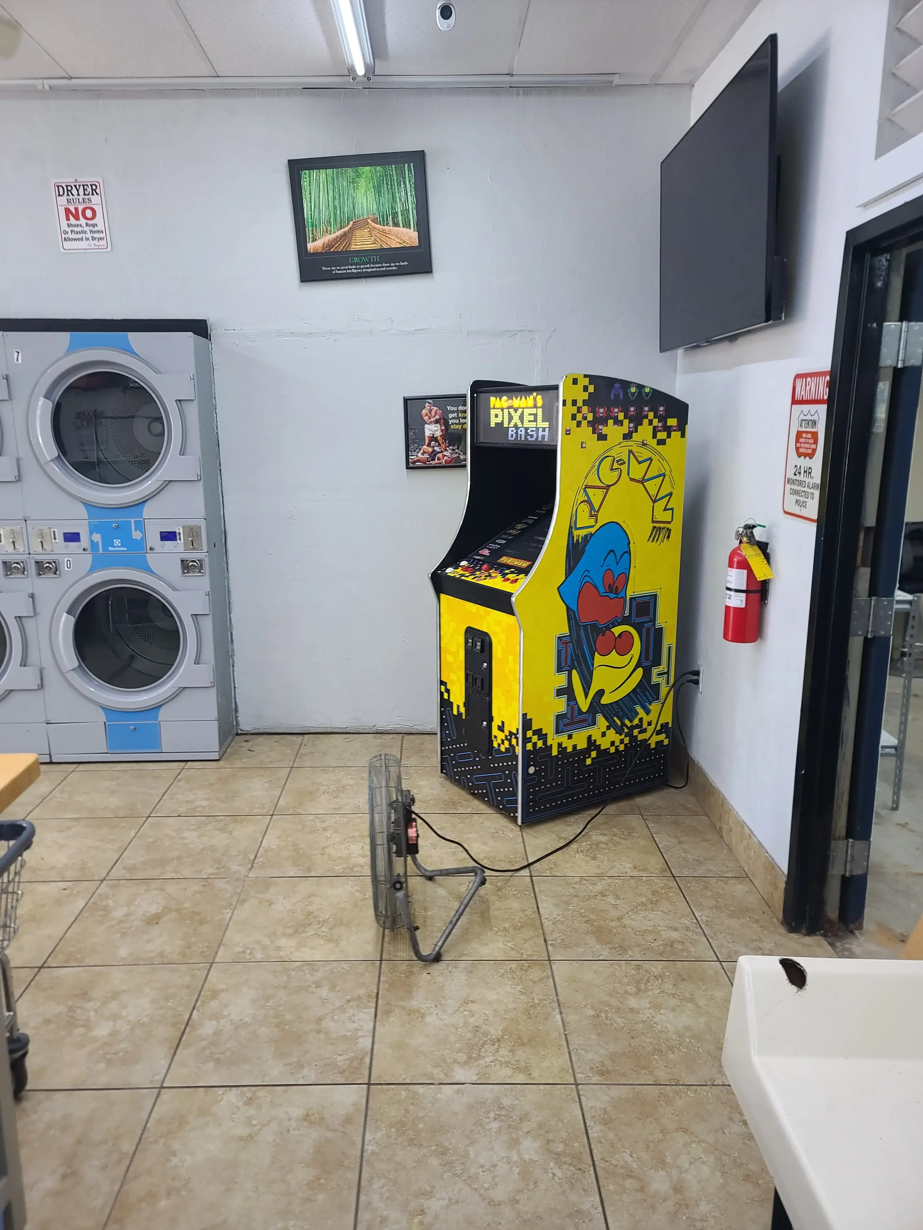 Miss Bubbles Laundromat - Greenville thumbnail 5