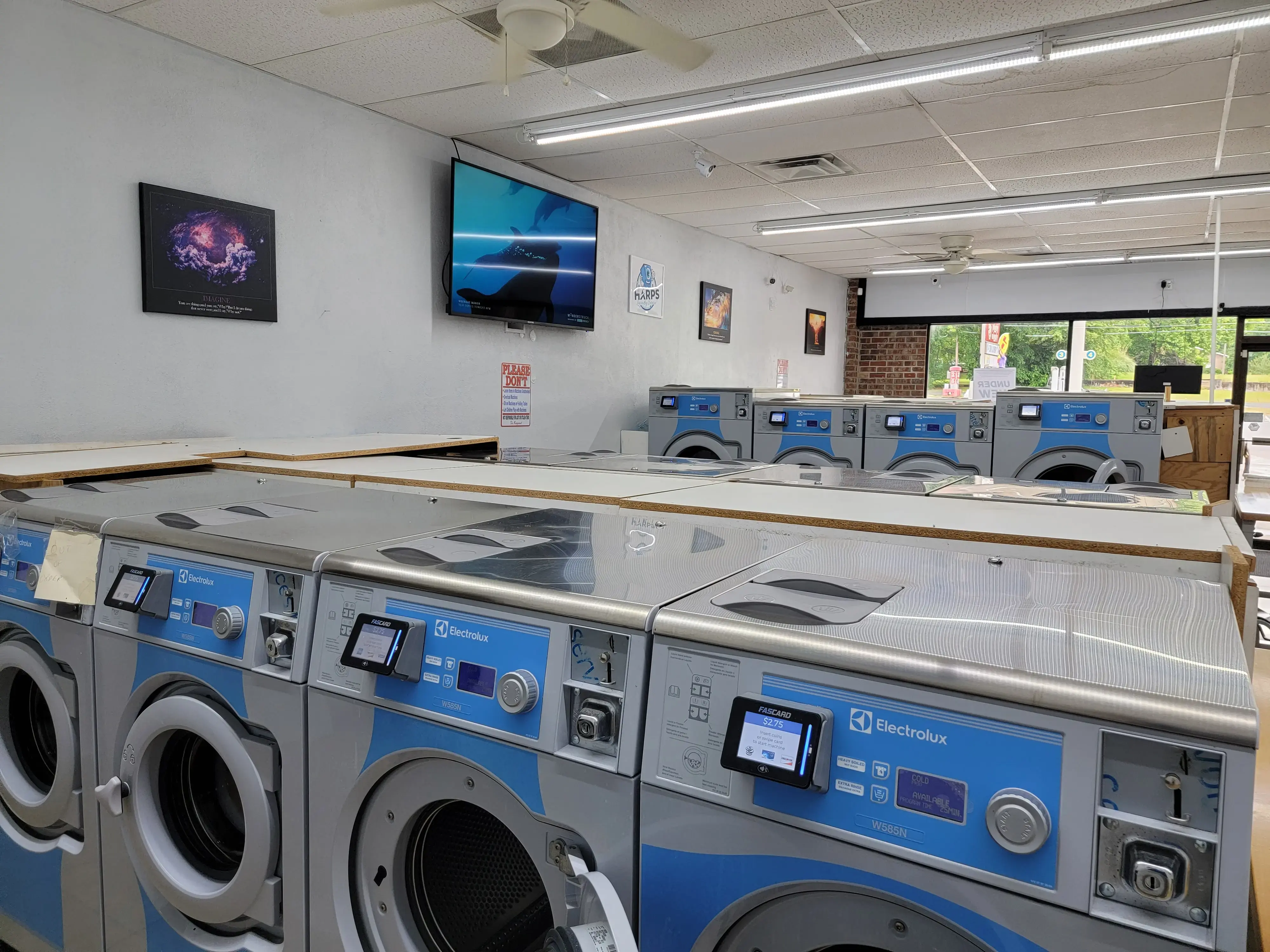 Miss Bubbles Laundromat - Greenville - Image 6