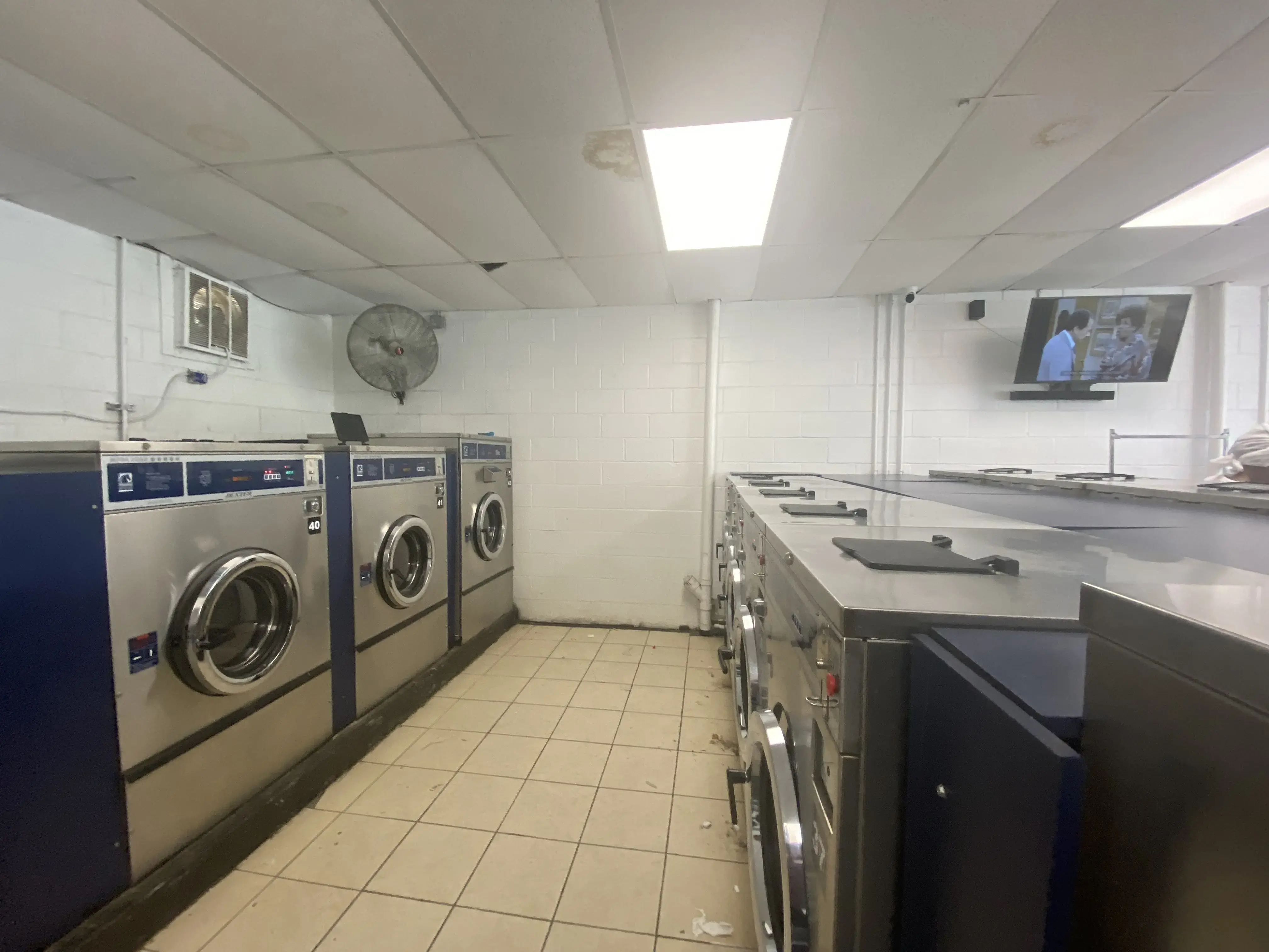 Miss Bubbles Laundromat Lavanderia- Newnan GA - Image 17