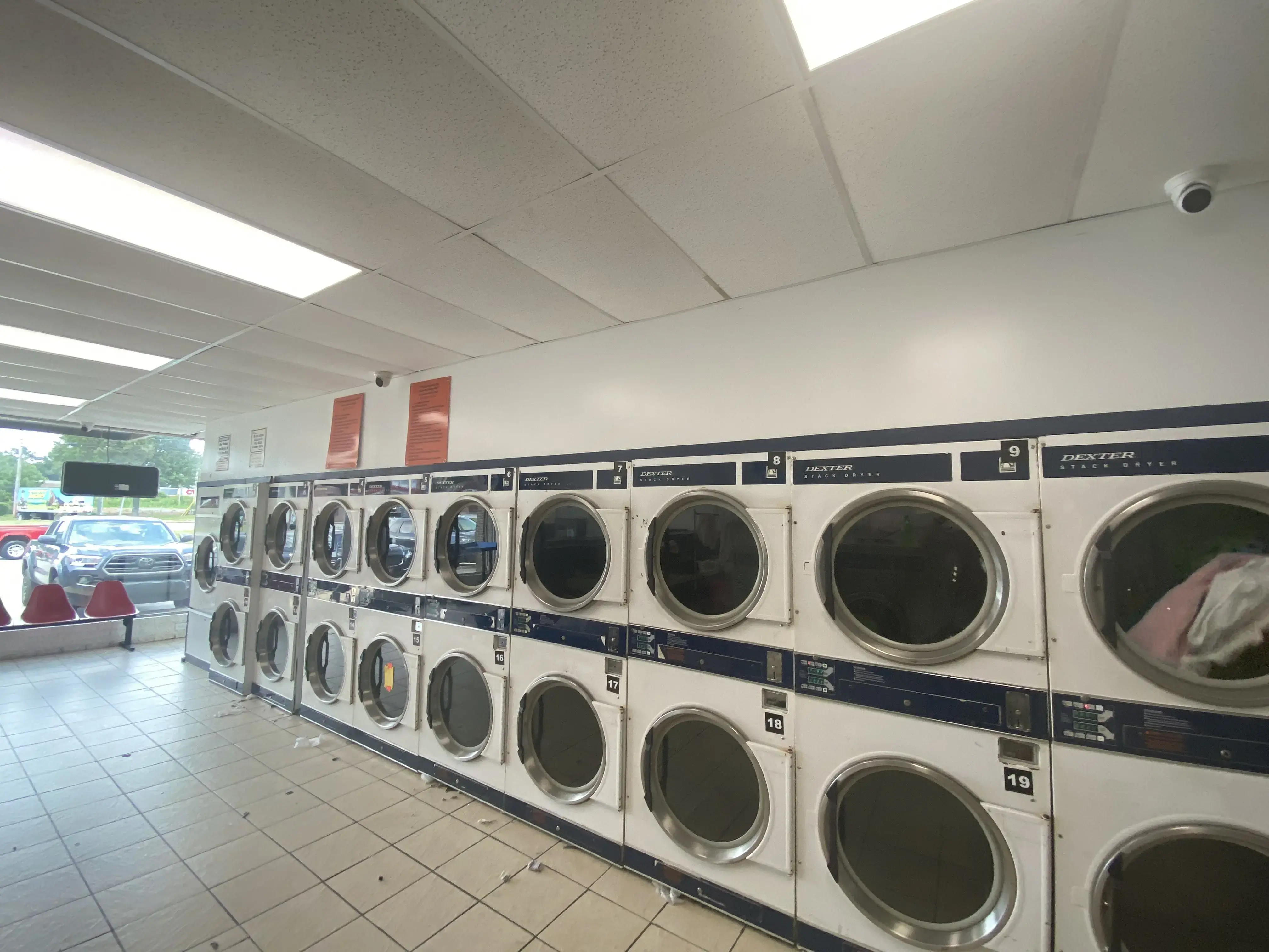 Miss Bubbles Laundromat Lavanderia- Newnan GA - Image 19