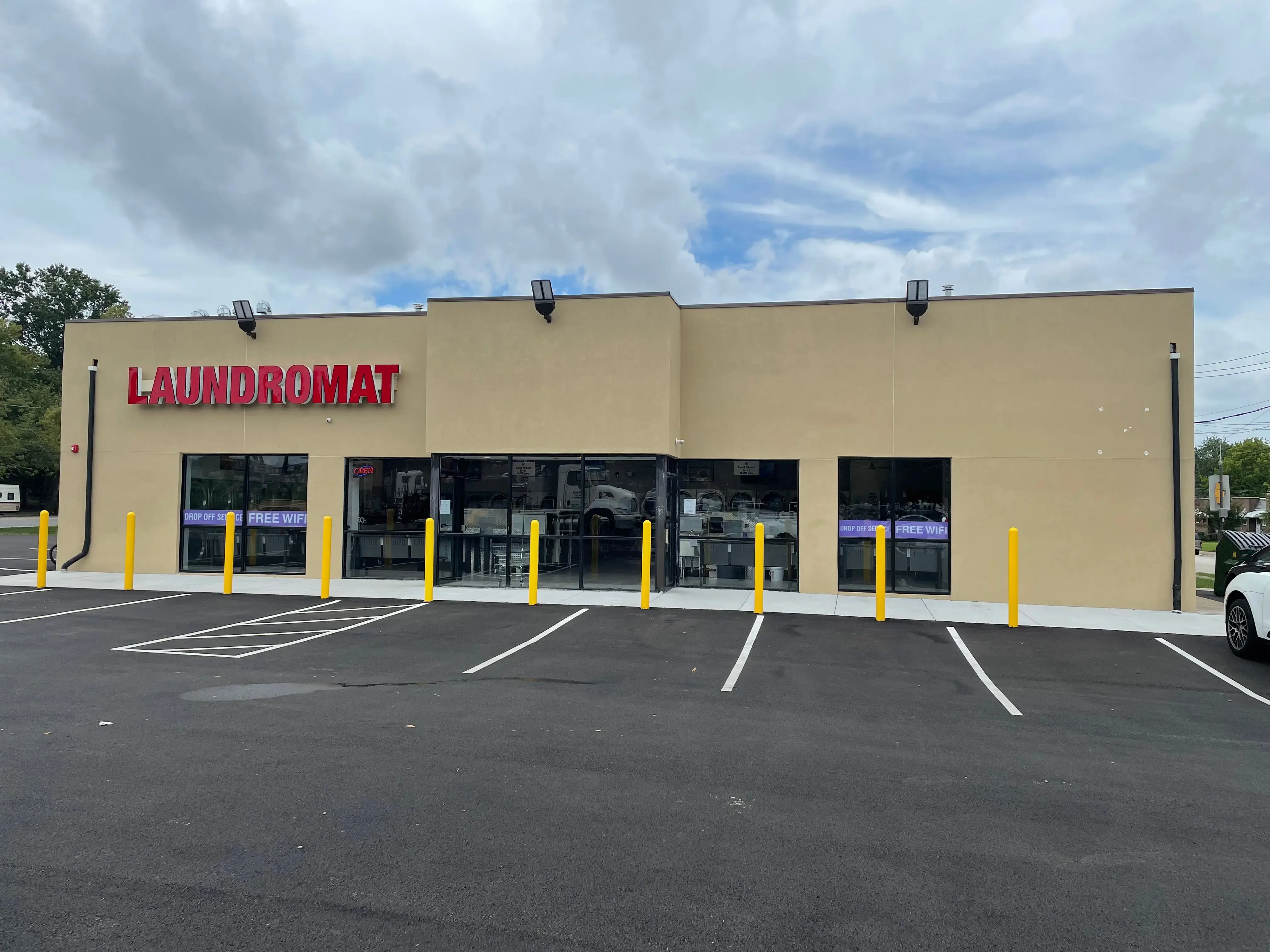 Missing Sock 5934 Laundromat - Image 6