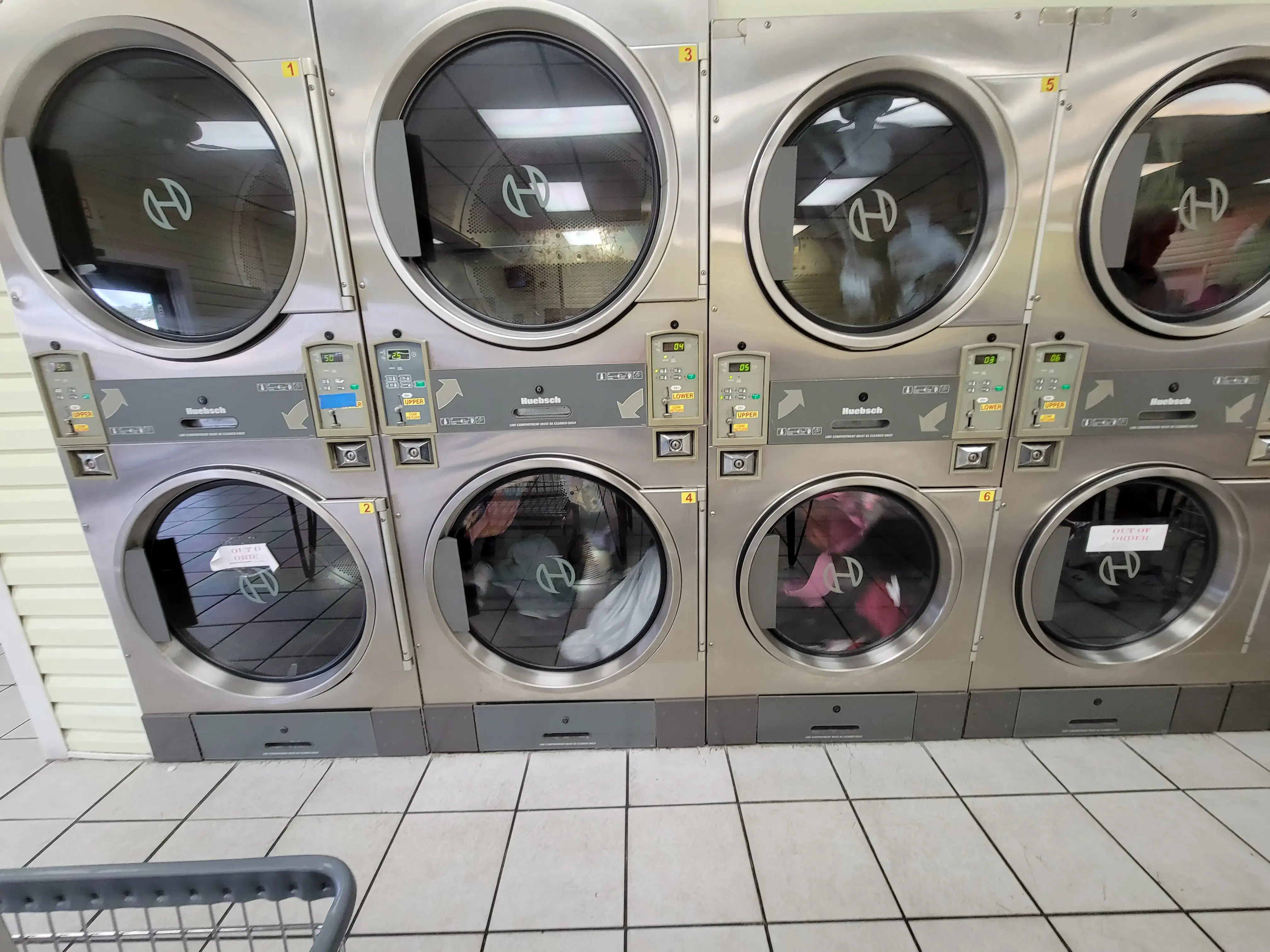 Mission Square Laundromat - Image 13