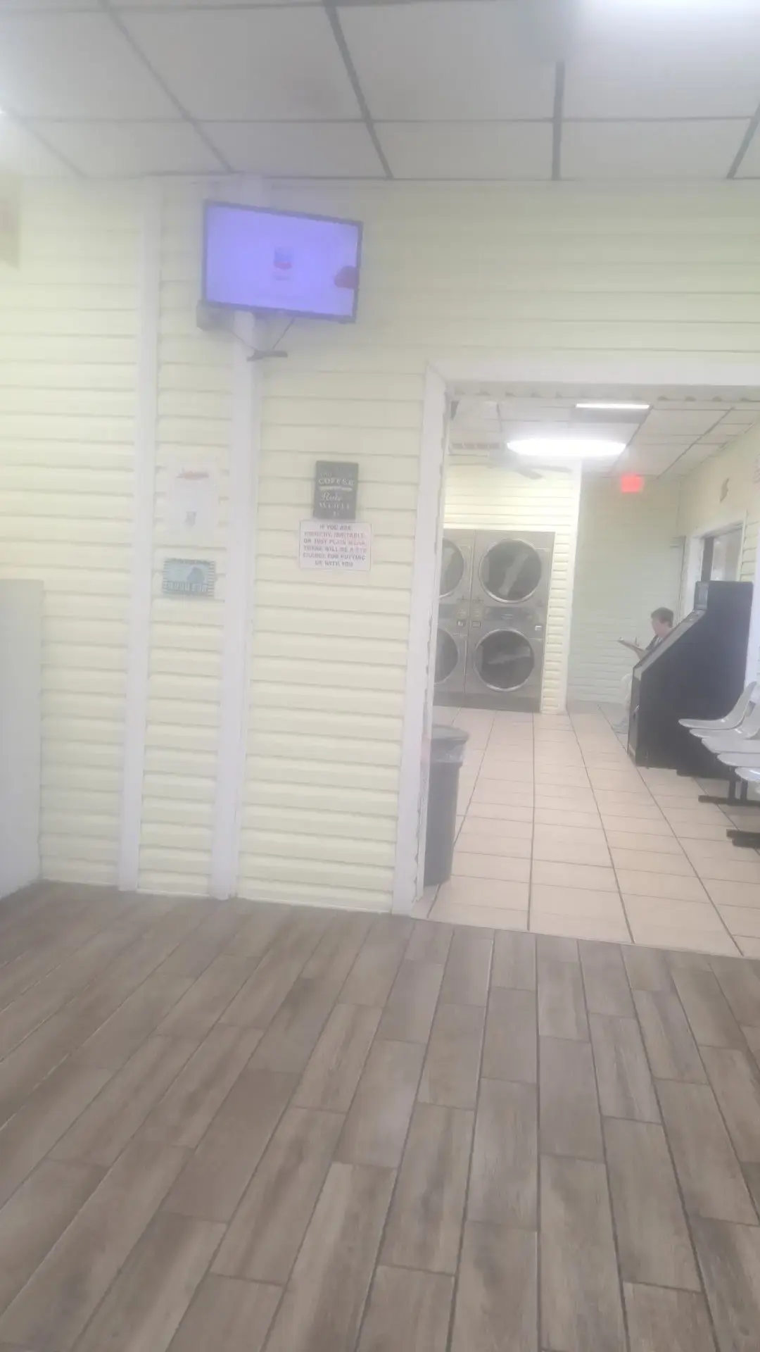 Mission Square Laundromat - Image 15