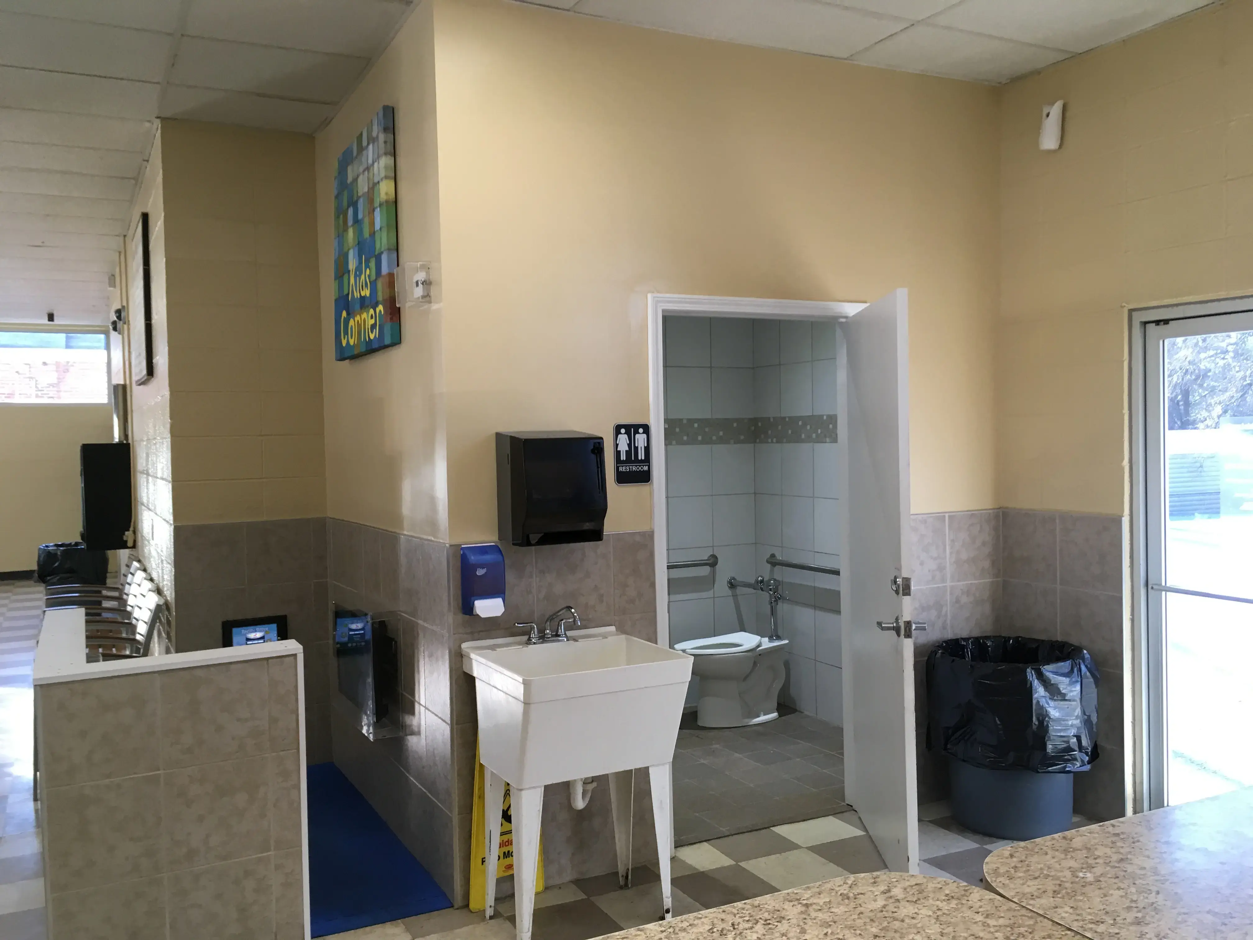 MLC Coin Laundry - Image 5