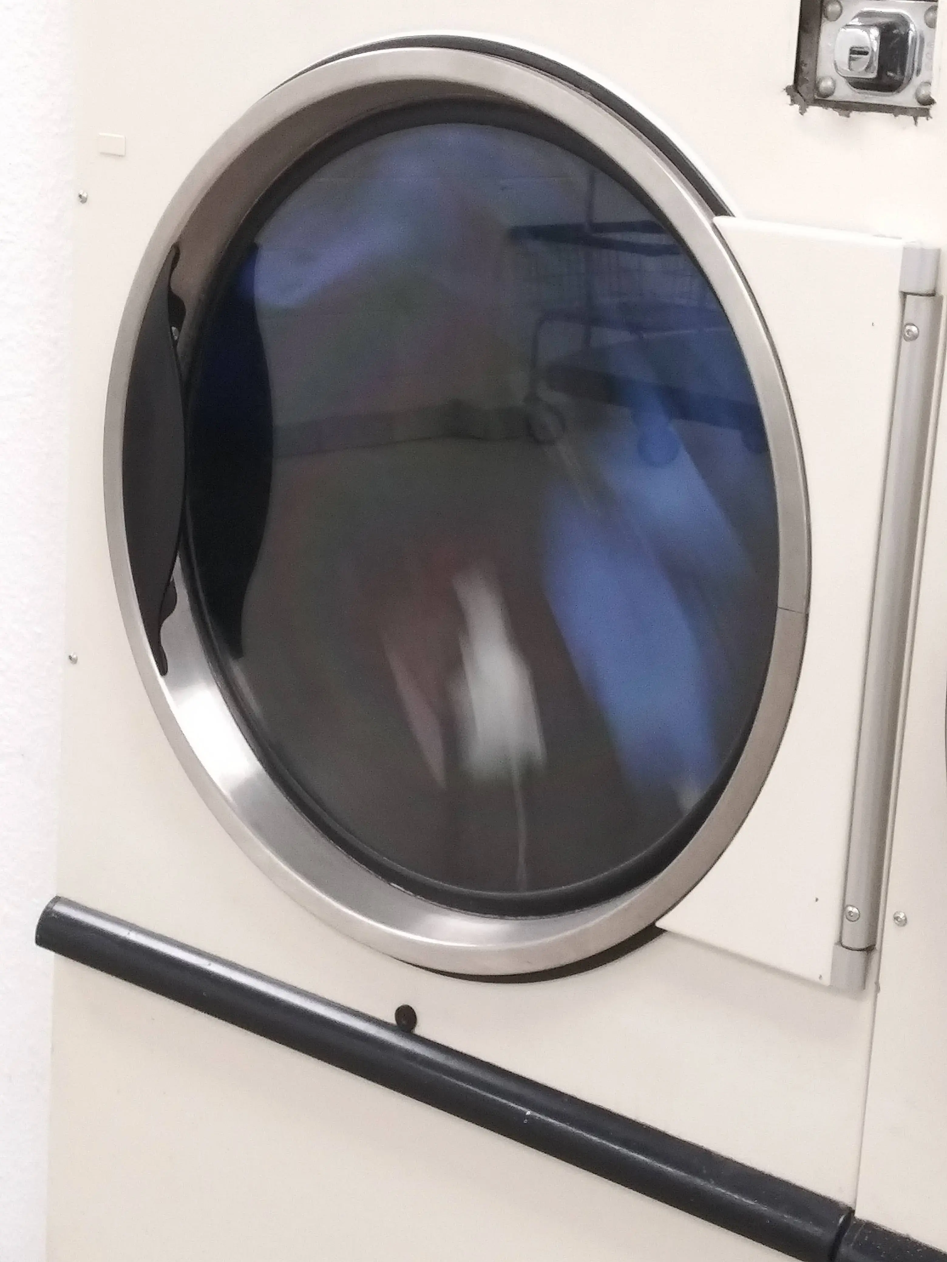 Modern Laundromat & Cleaners thumbnail 16