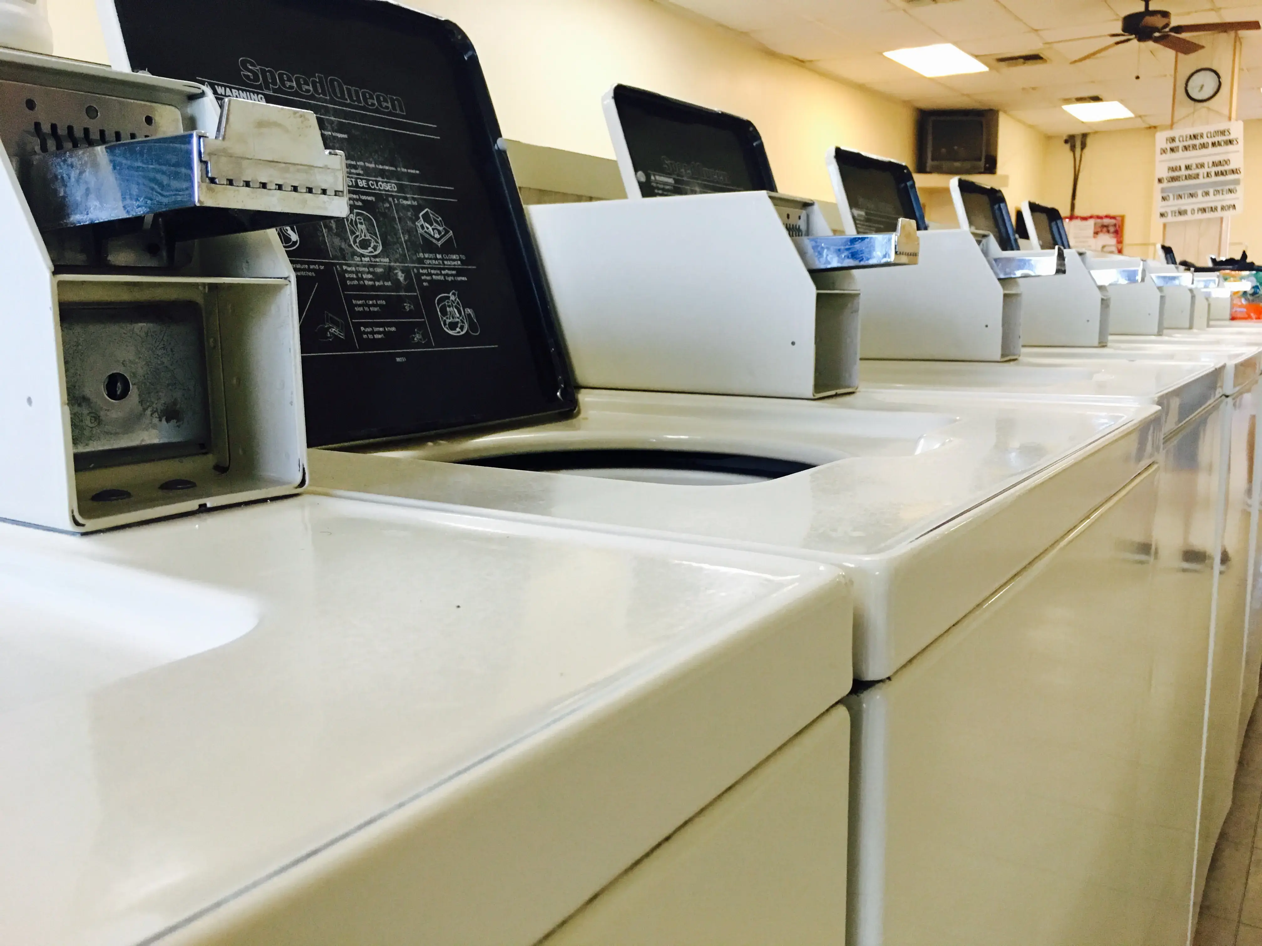 Modern Laundromat & Cleaners thumbnail 2