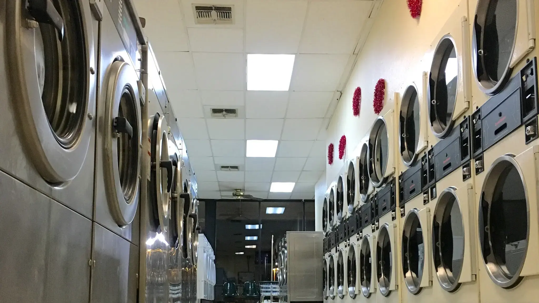 Modern Laundromat & Cleaners - Image 4