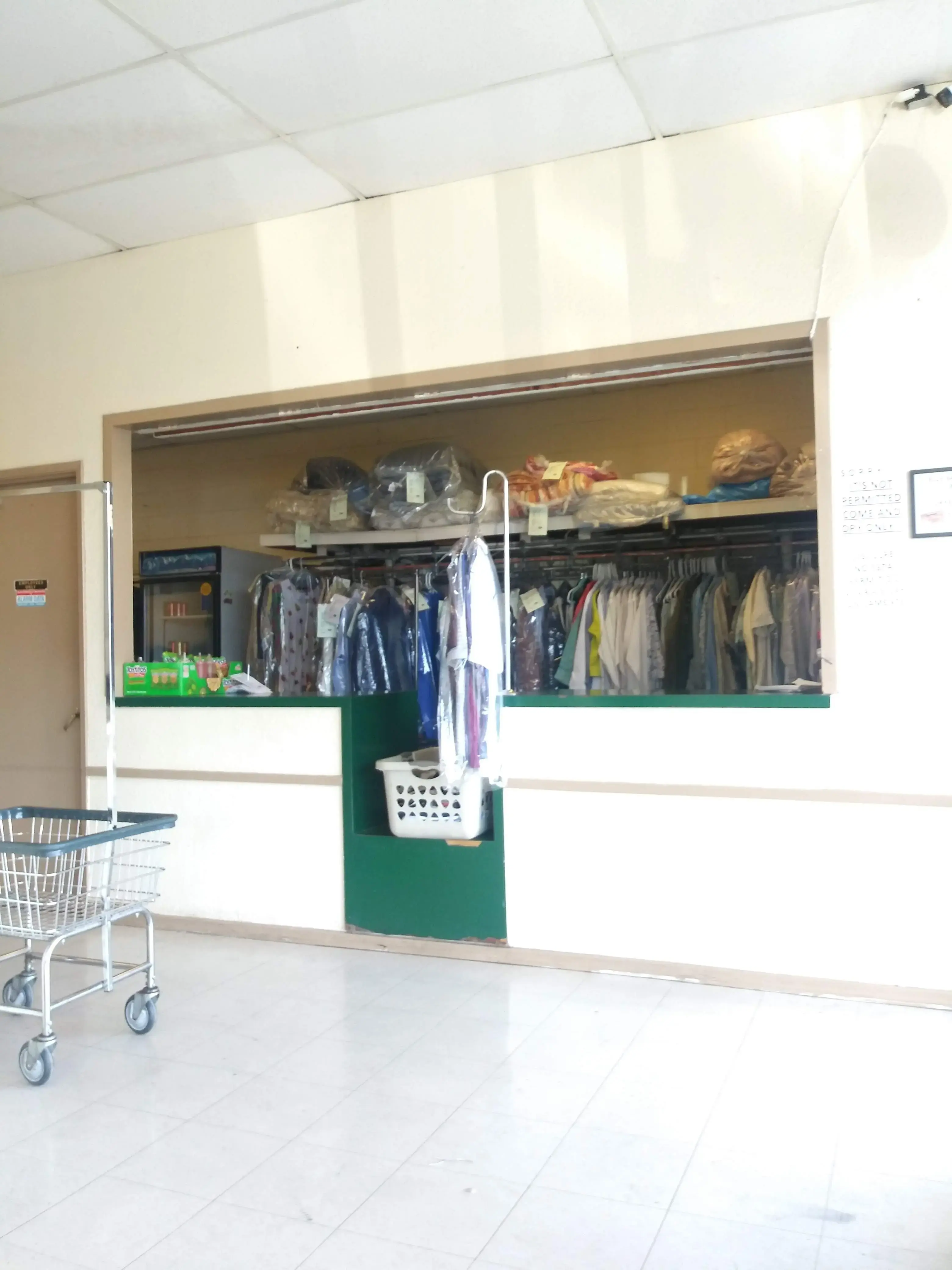 Modern Laundromat & Cleaners thumbnail 11