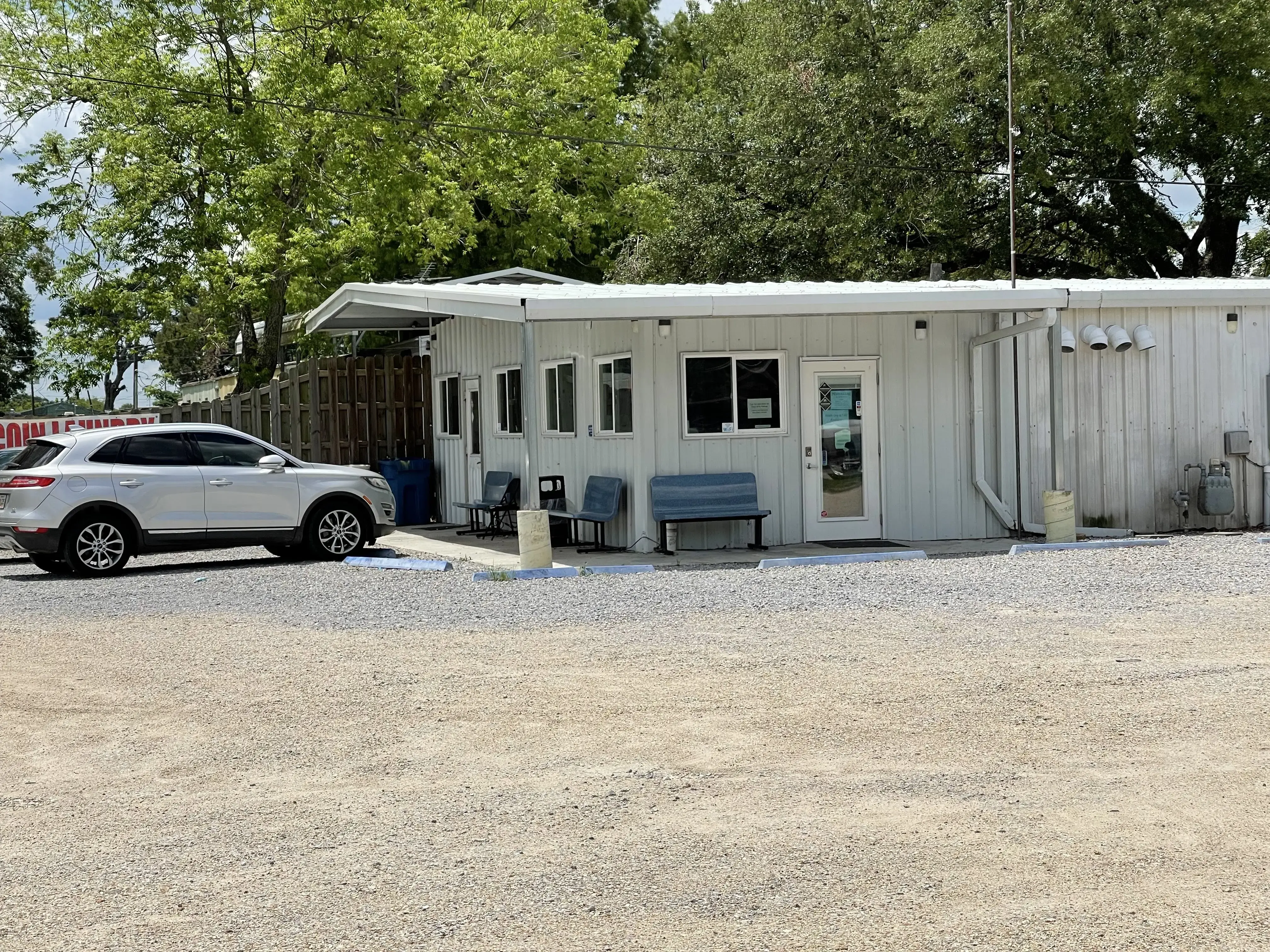 Mojo Clean Laundromat - Image 12