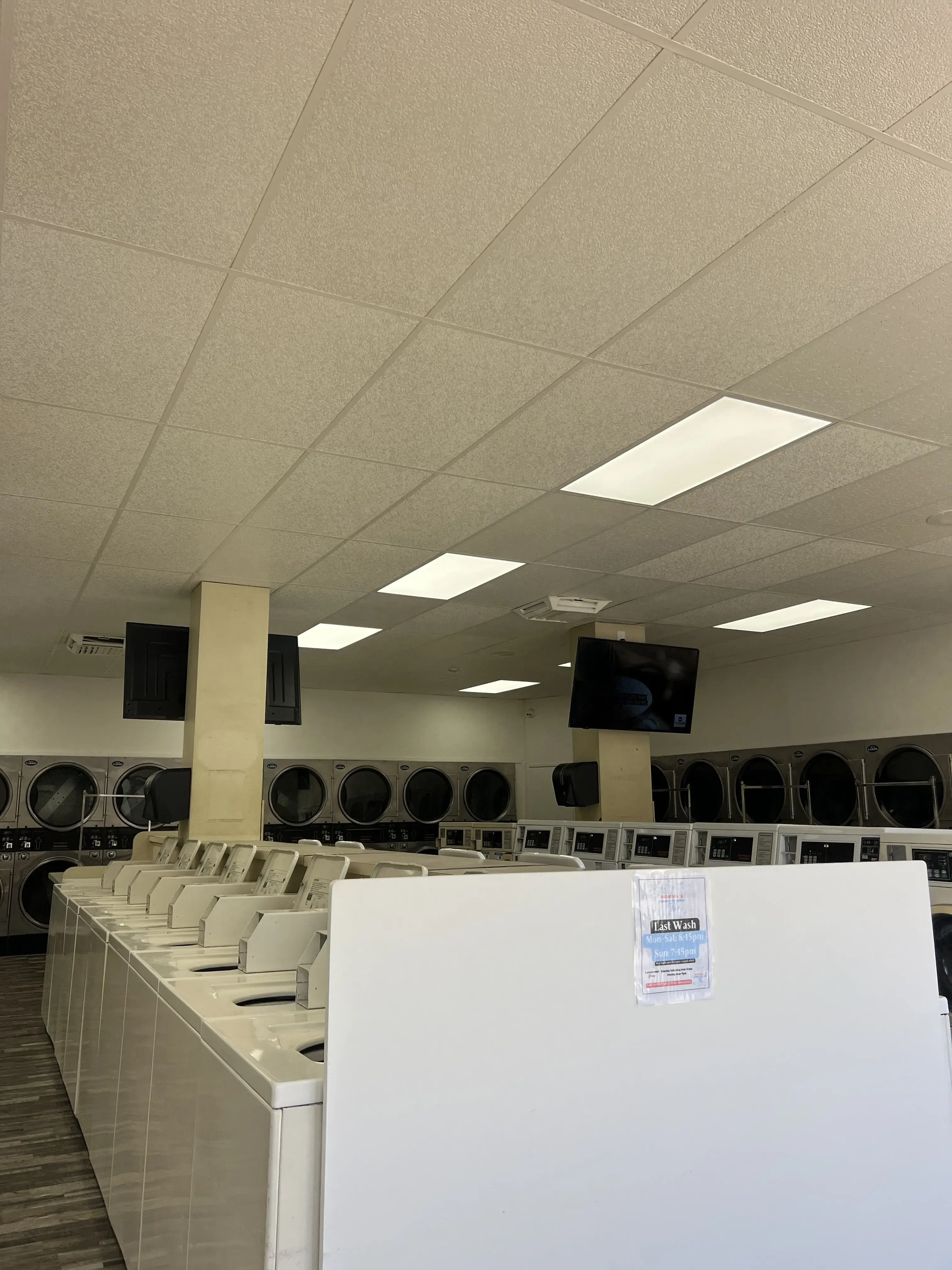 Momma's Laundromat & Dry Cleaners thumbnail 13