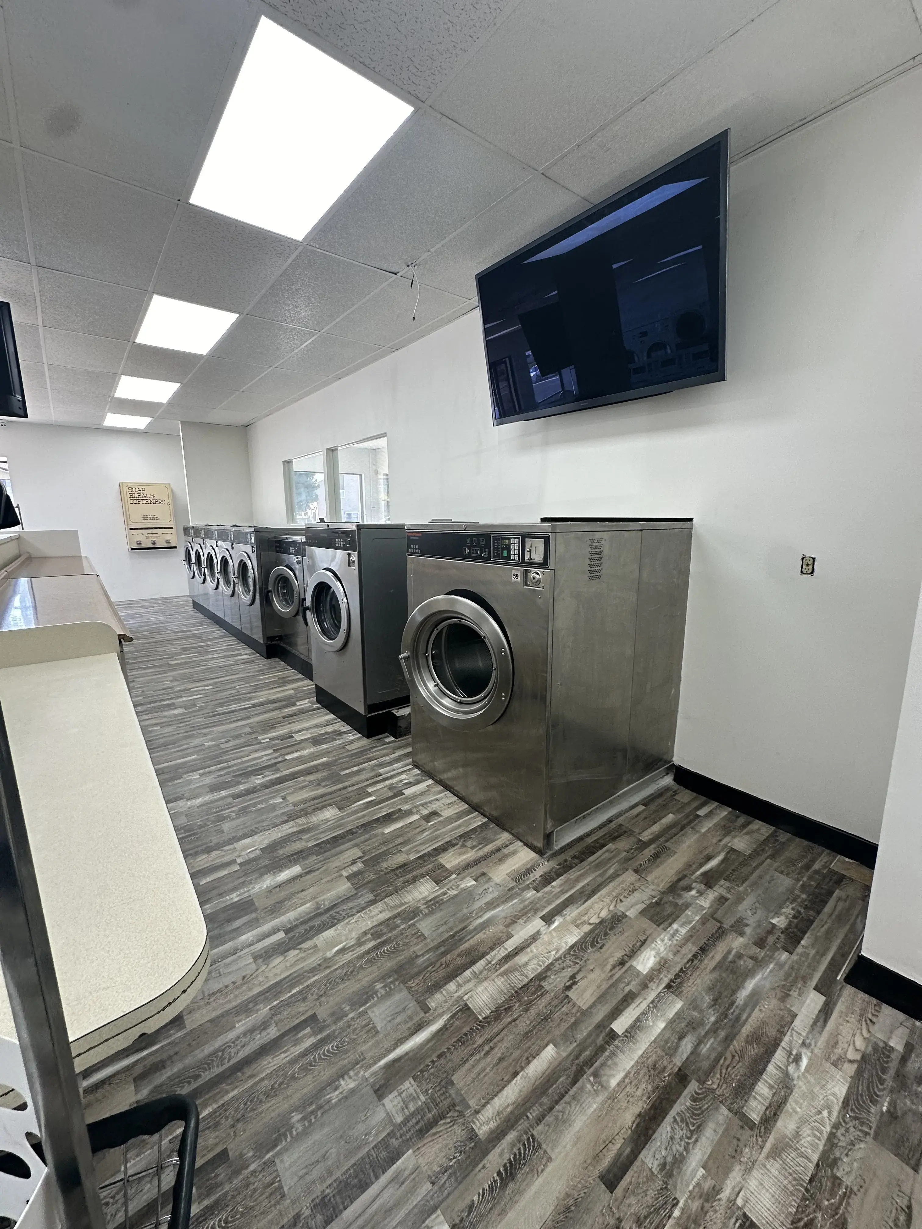 Momma's Laundromat & Dry Cleaners - Image 17