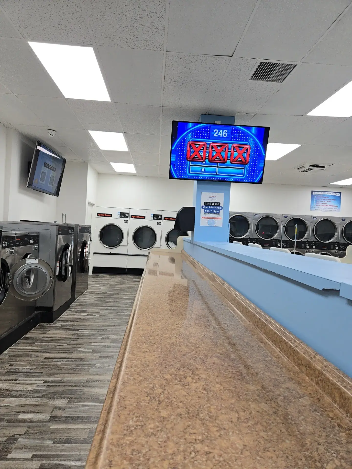 Momma's Laundromat & Dry Cleaners thumbnail 11