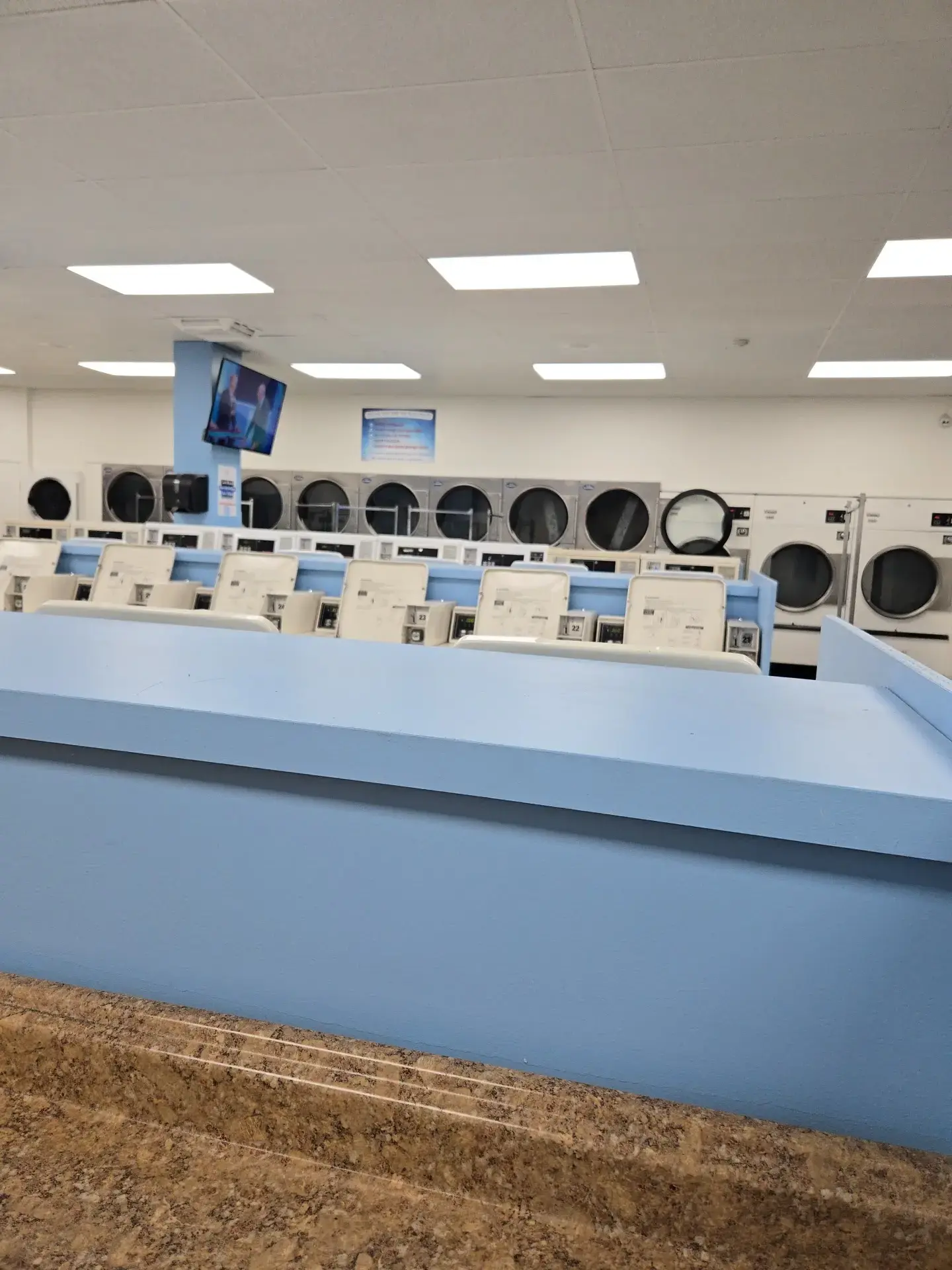 Momma's Laundromat & Dry Cleaners - Image 8