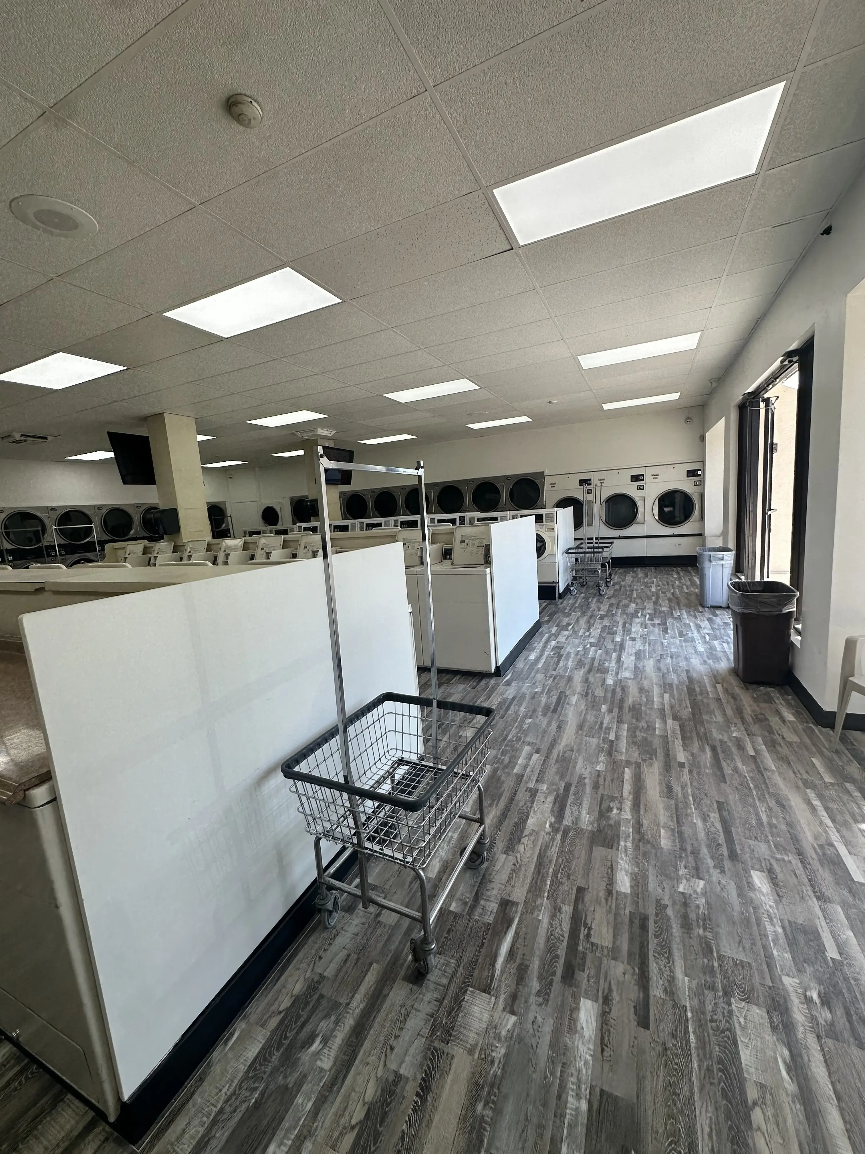 Momma's Laundromat & Dry Cleaners thumbnail 12