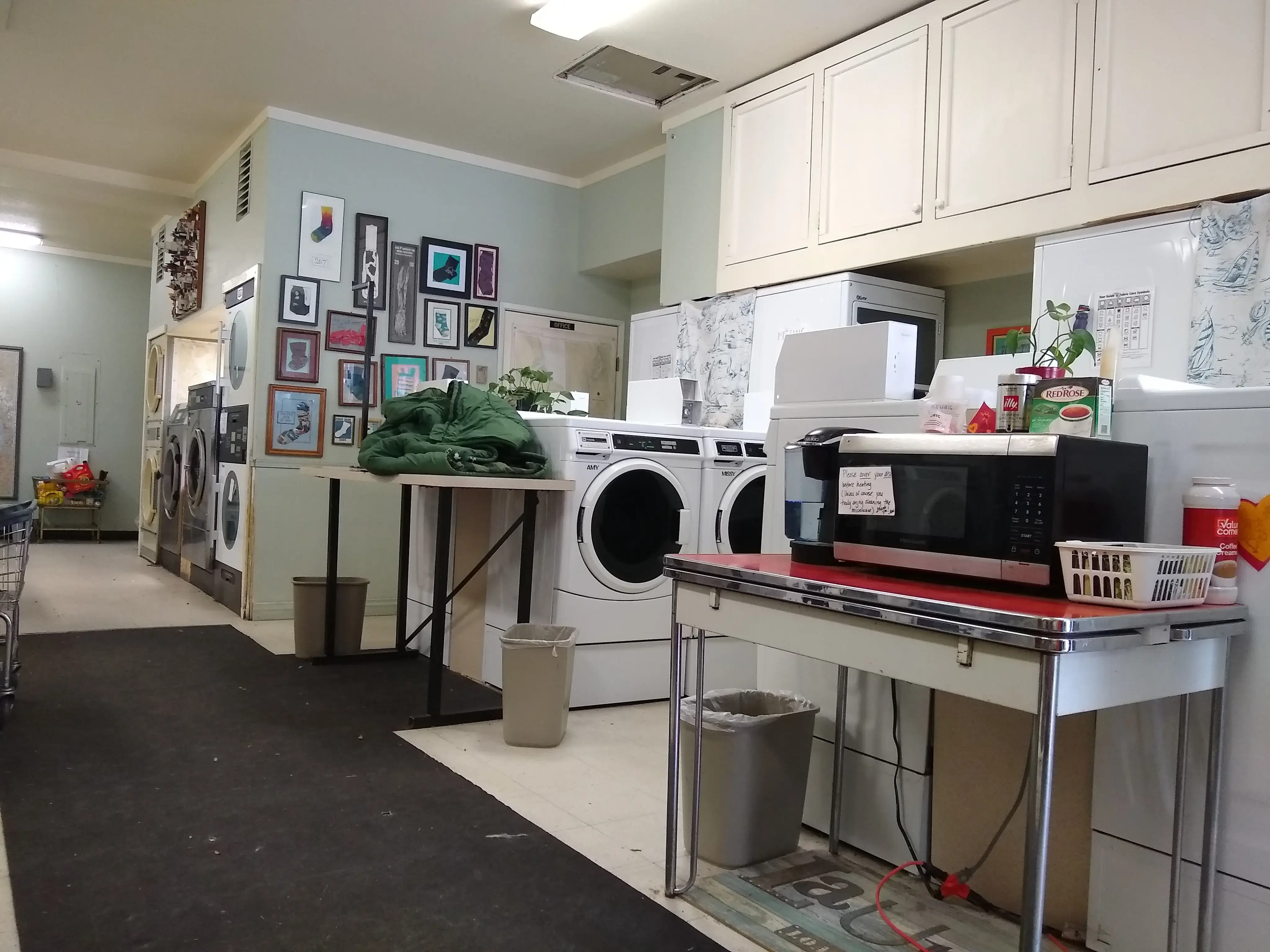 Mom's Laundromat - Image 1